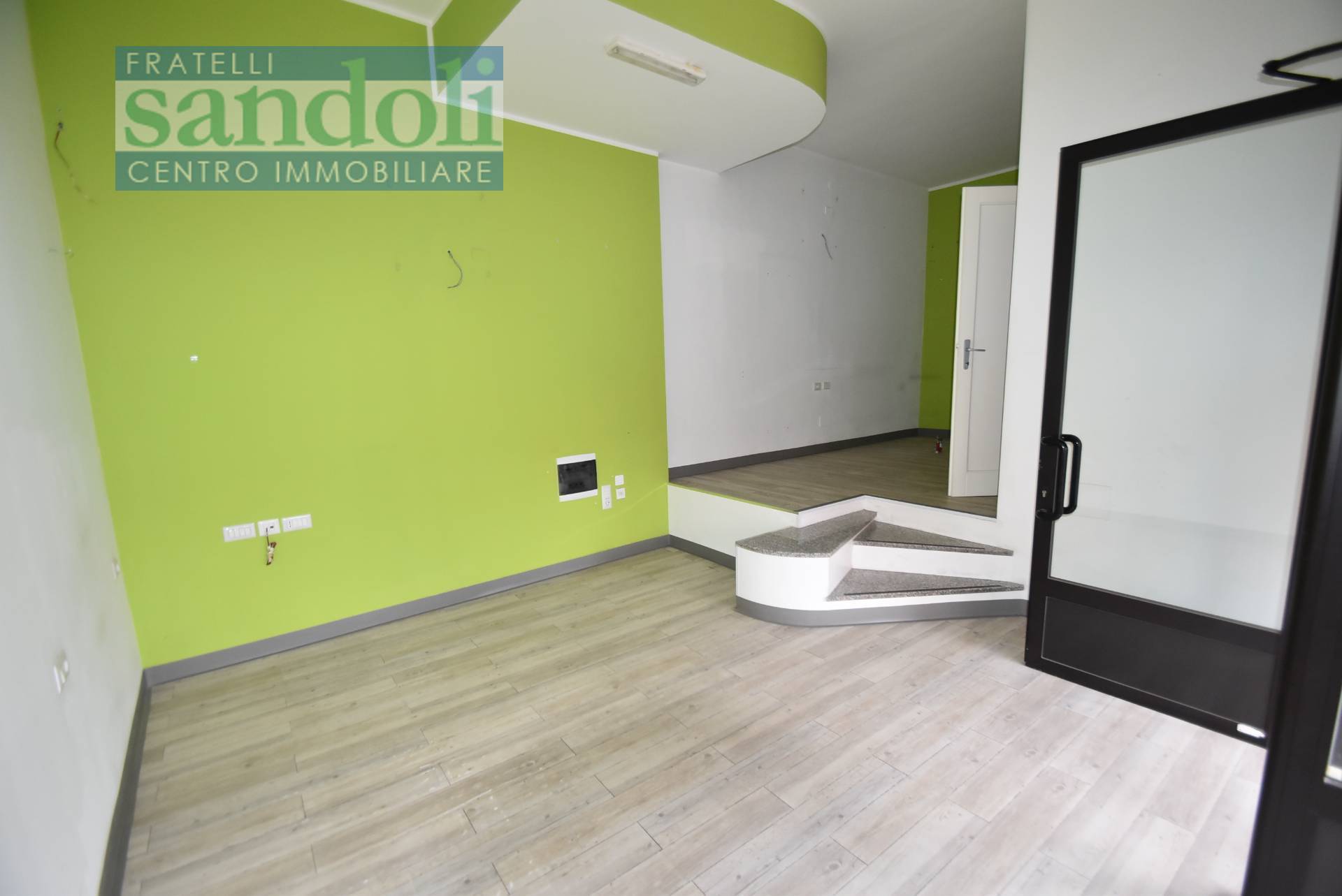 Negozio-Ufficio in vendita a Vercelli, Porta Torino