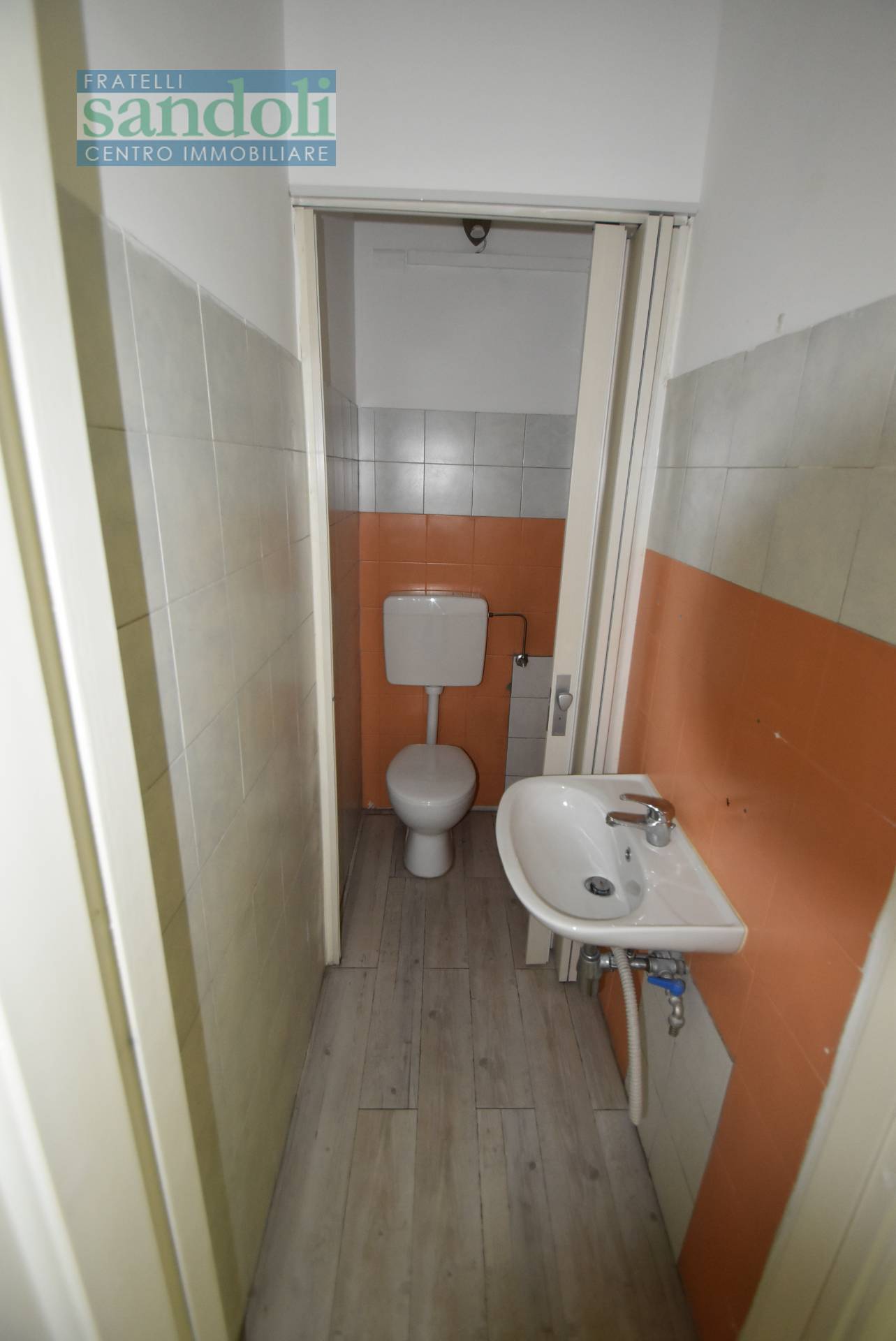 Negozio-Ufficio in vendita a Vercelli, Porta Torino