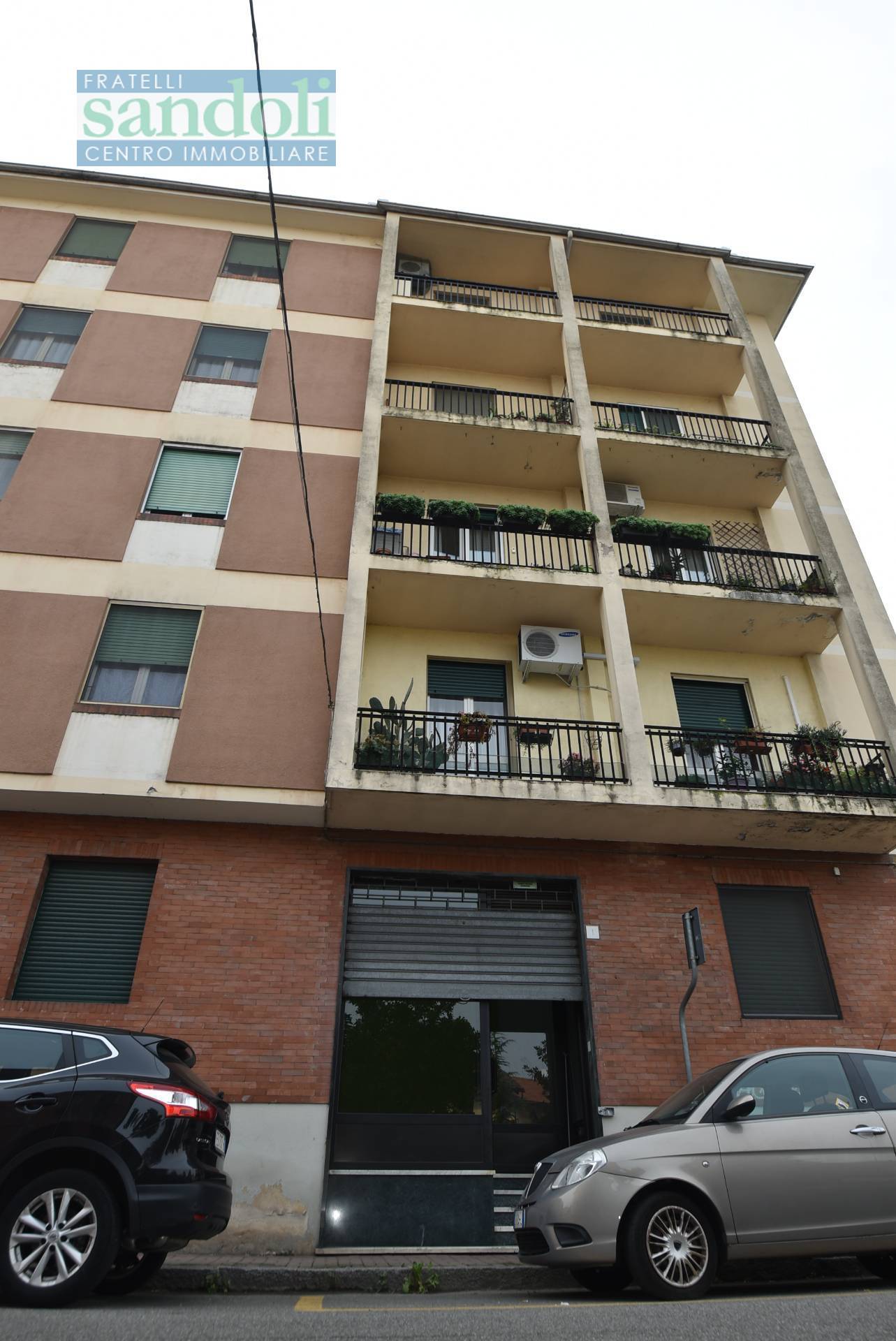 Negozio-Ufficio in vendita a Vercelli, Porta Torino