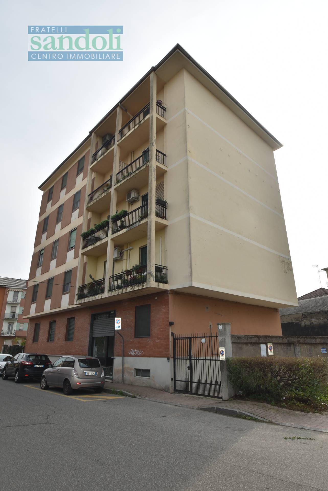 Negozio-Ufficio in vendita a Vercelli, Porta Torino