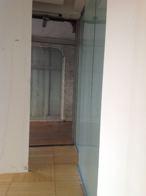 Locale commerciale in vendita a Vercelli, Centro