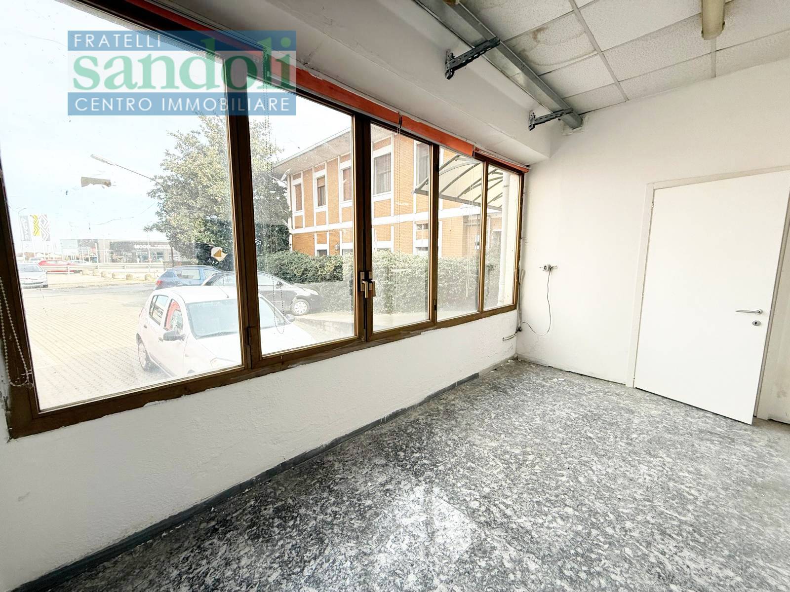 Capannone in affitto a Caresanablot, Paesi