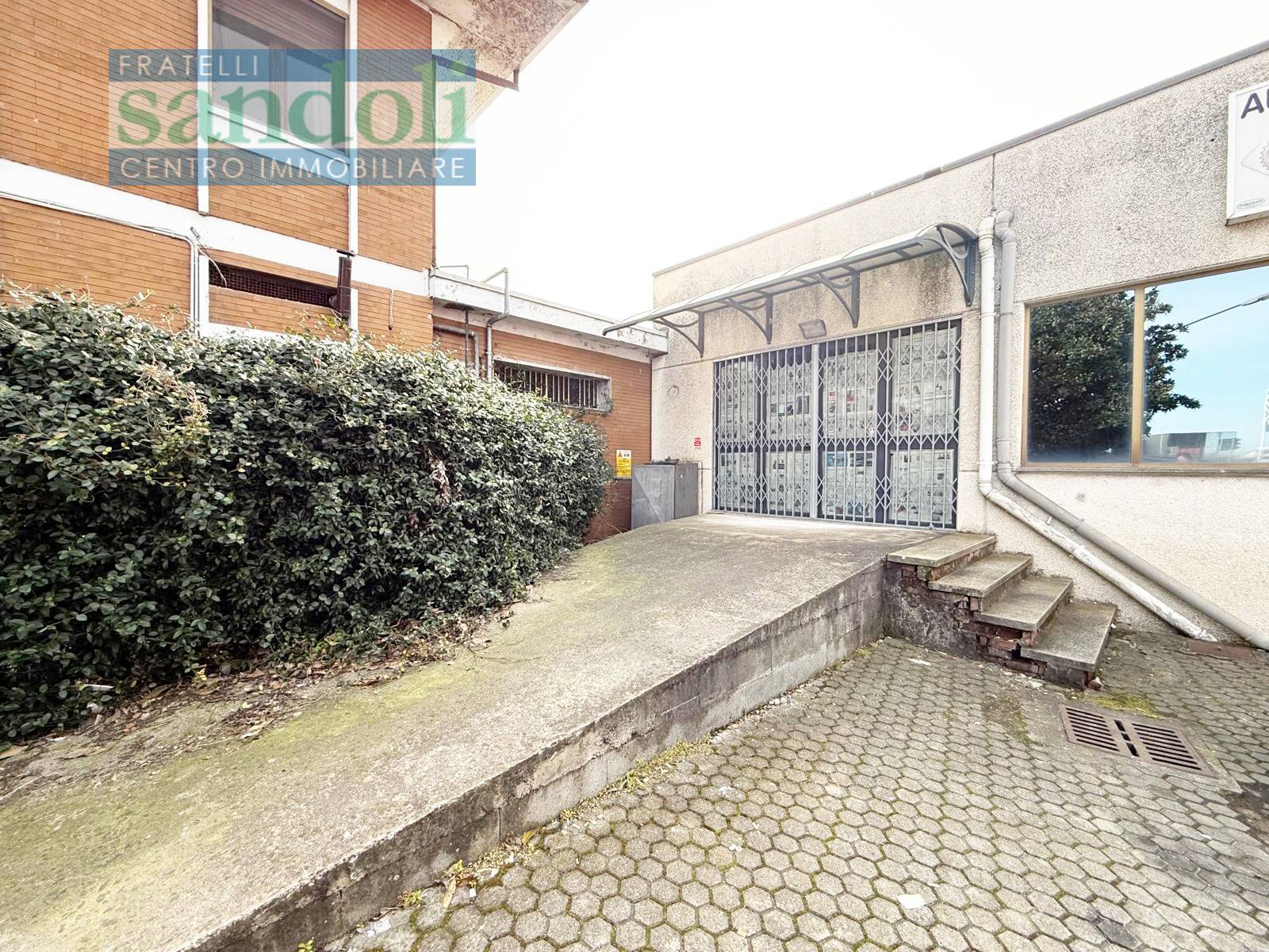 Capannone in affitto a Caresanablot, Paesi