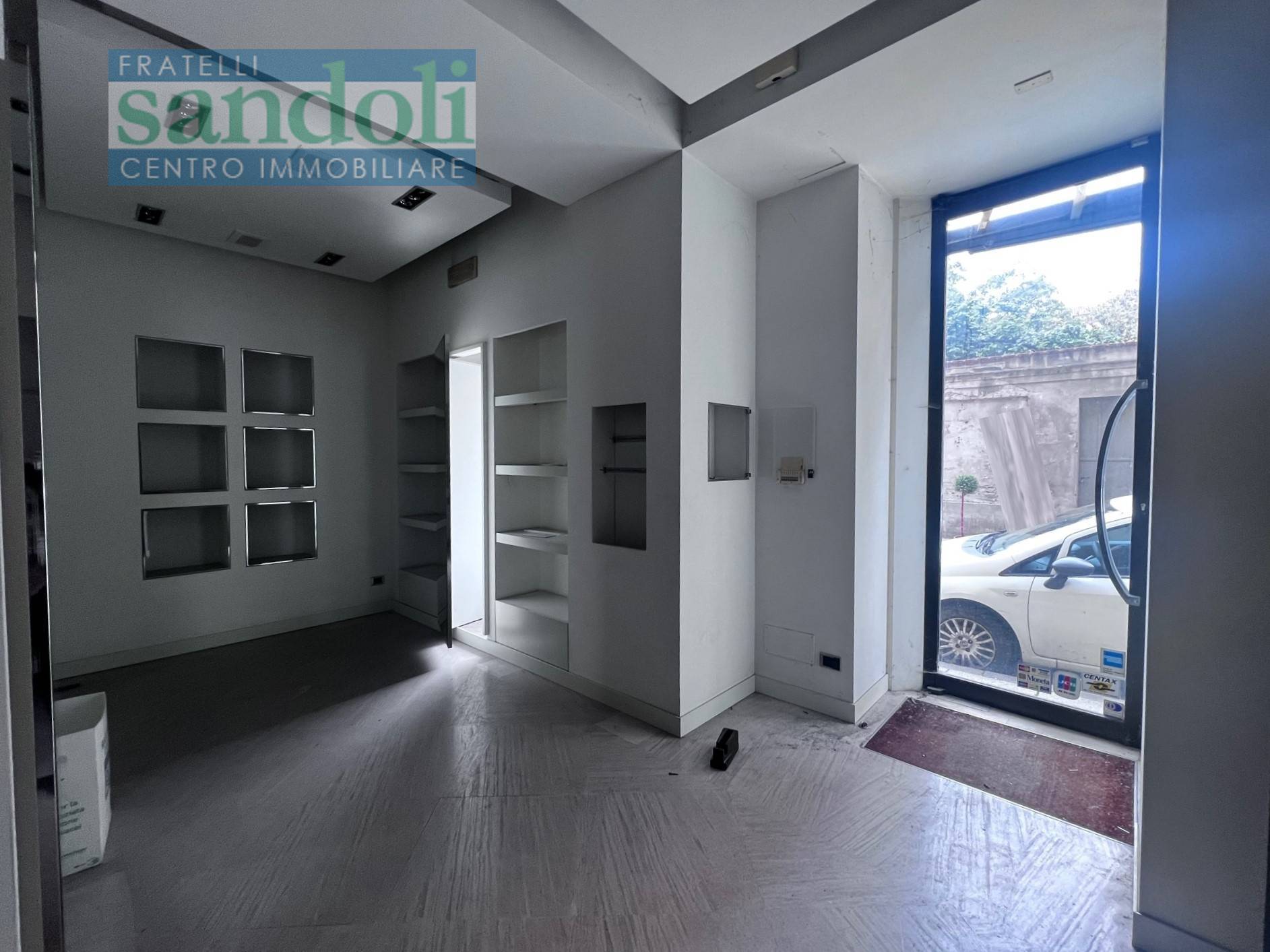 Negozio-Ufficio in affitto a Vercelli, Centro