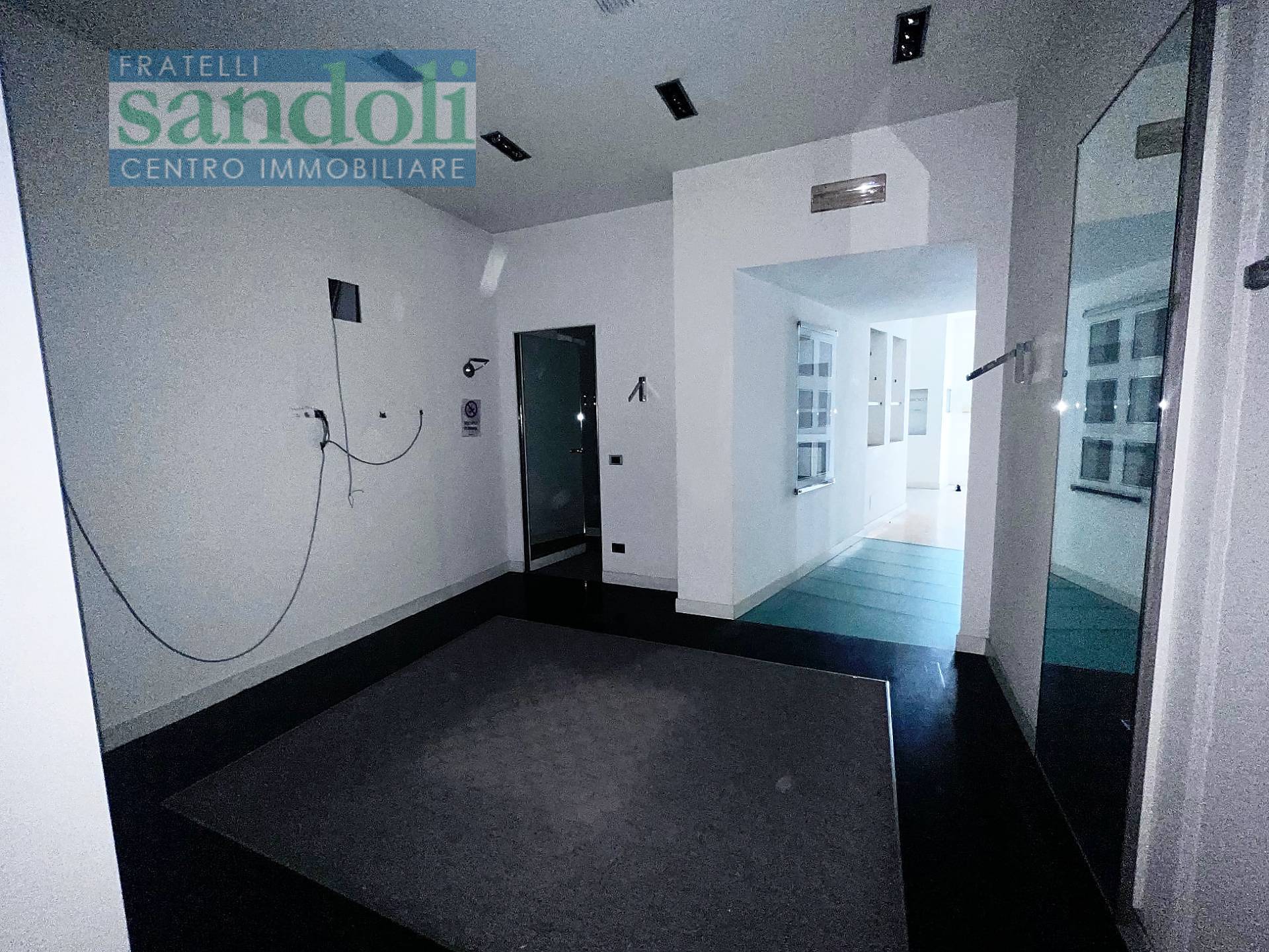 Negozio-Ufficio in affitto a Vercelli, Centro