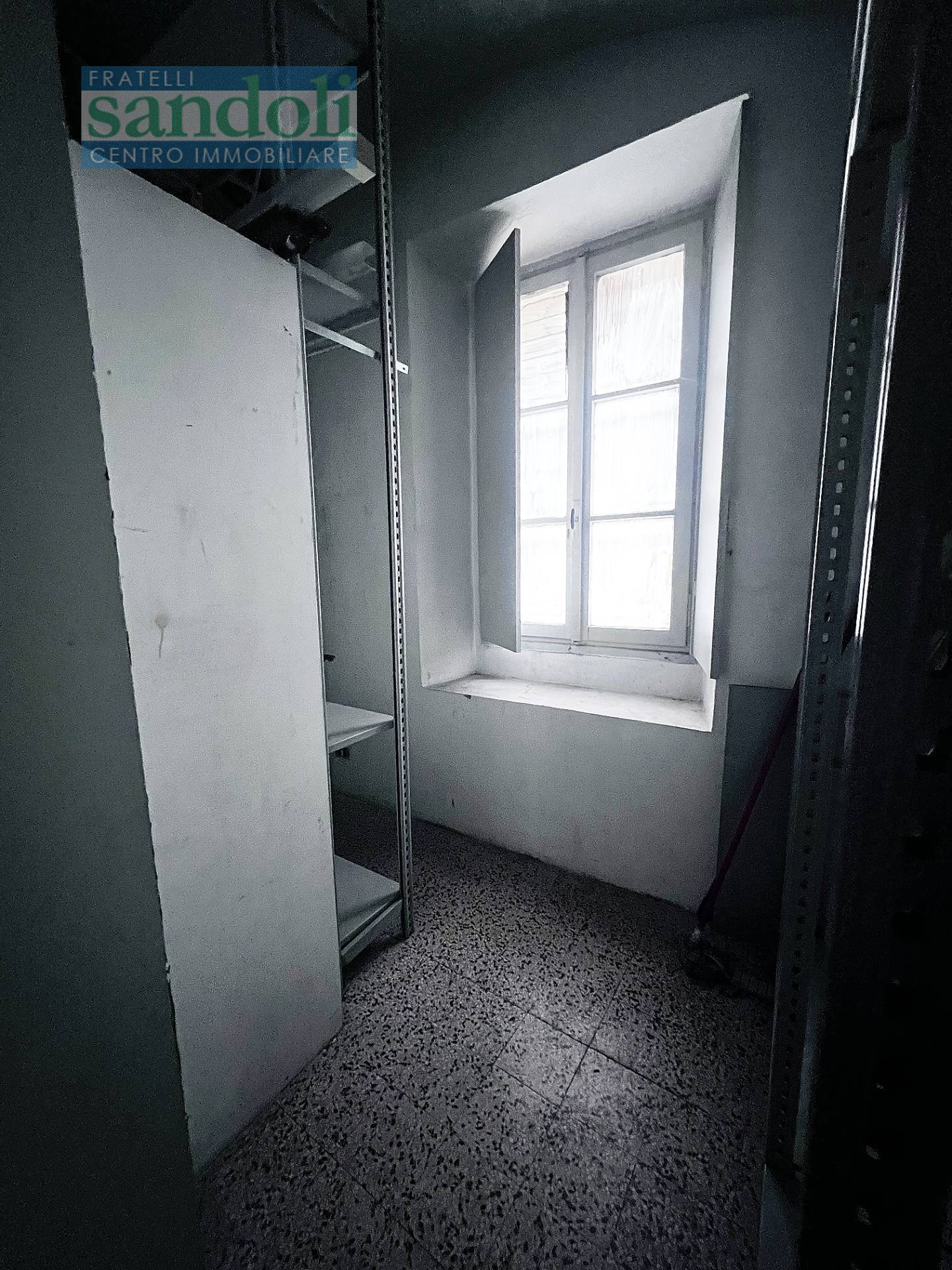 Negozio-Ufficio in affitto a Vercelli, Centro