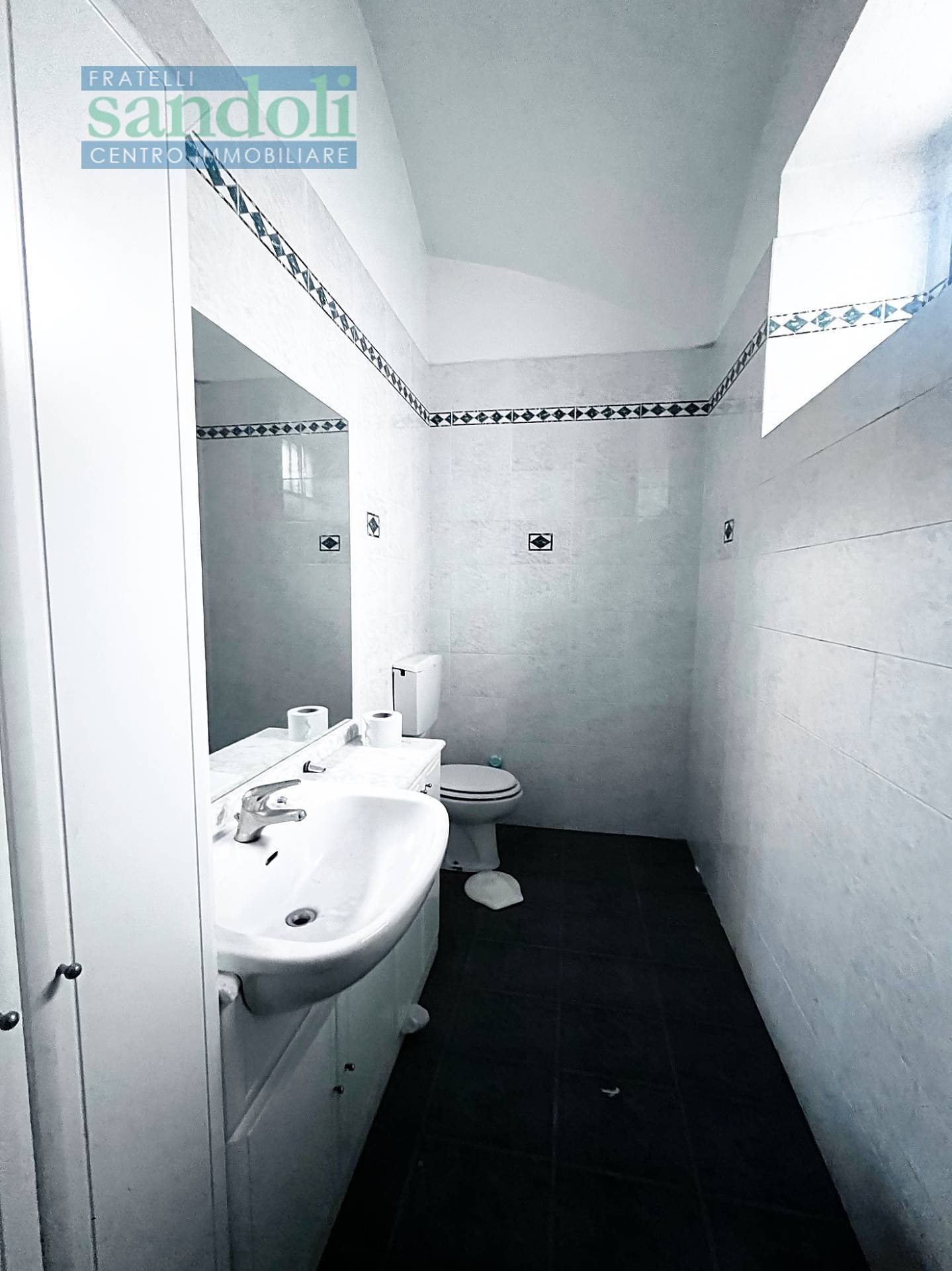 Negozio-Ufficio in affitto a Vercelli, Centro