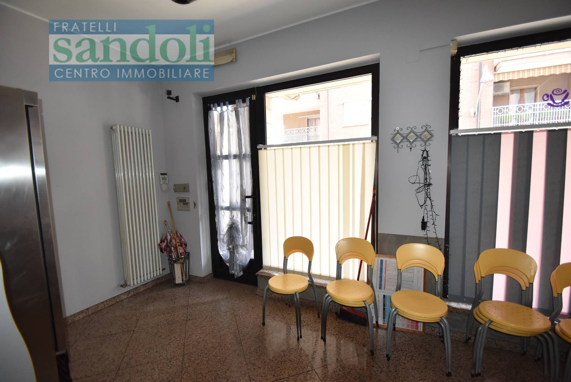 Locale commerciale in vendita a Santhi