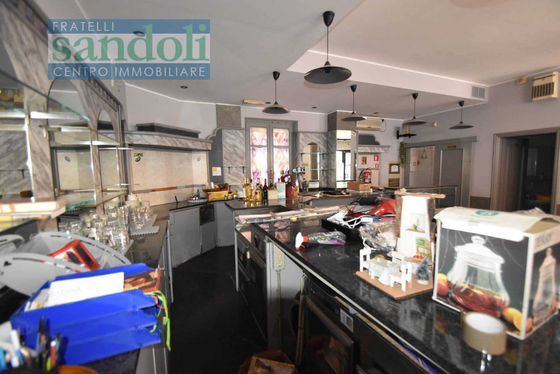 Locale commerciale in vendita a Santhi