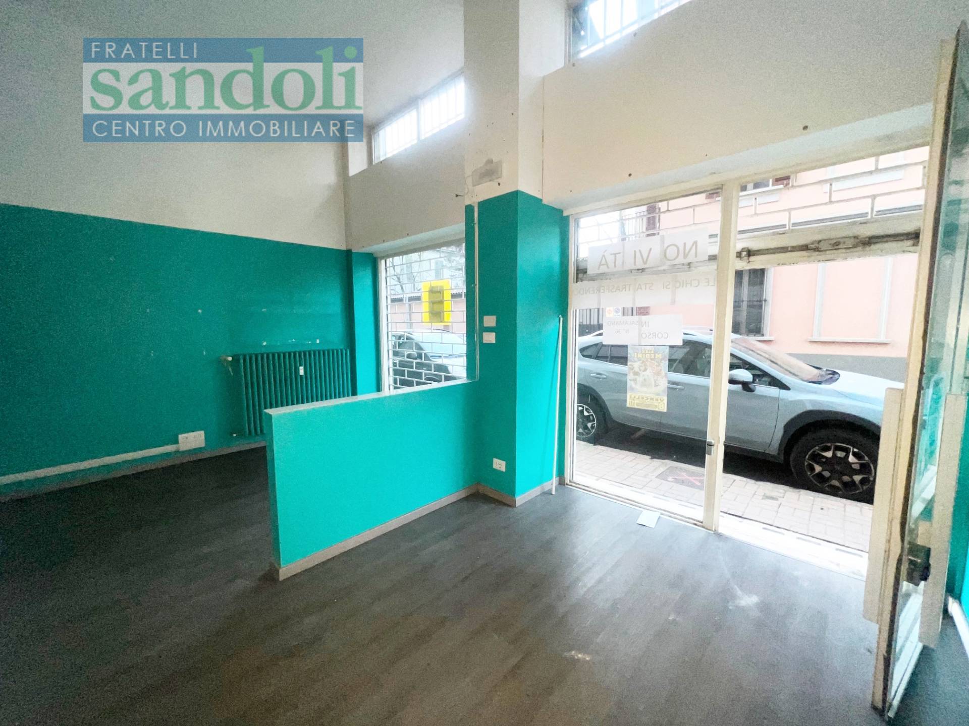 Negozio-Ufficio in vendita a Vercelli, Semicentro