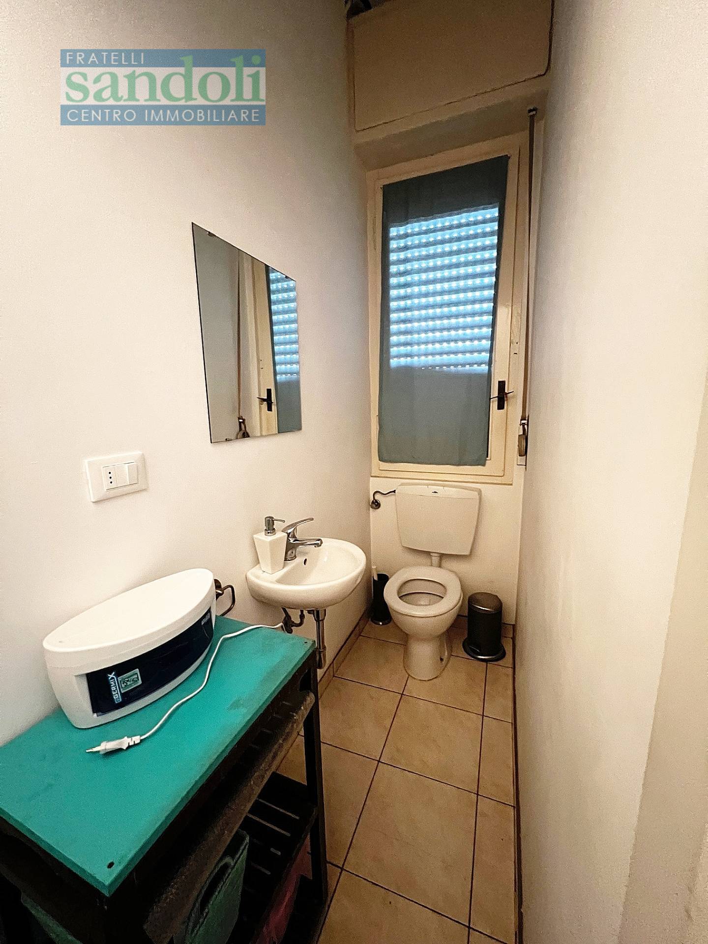 Negozio-Ufficio in vendita a Vercelli, Semicentro