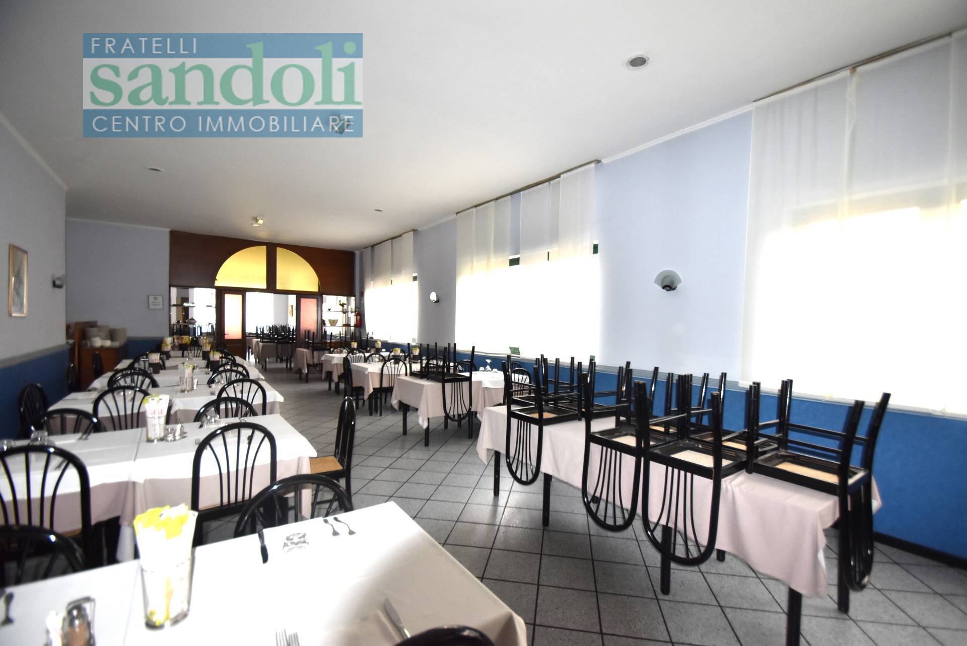 Locale commerciale in vendita a Vercelli, Semicentro