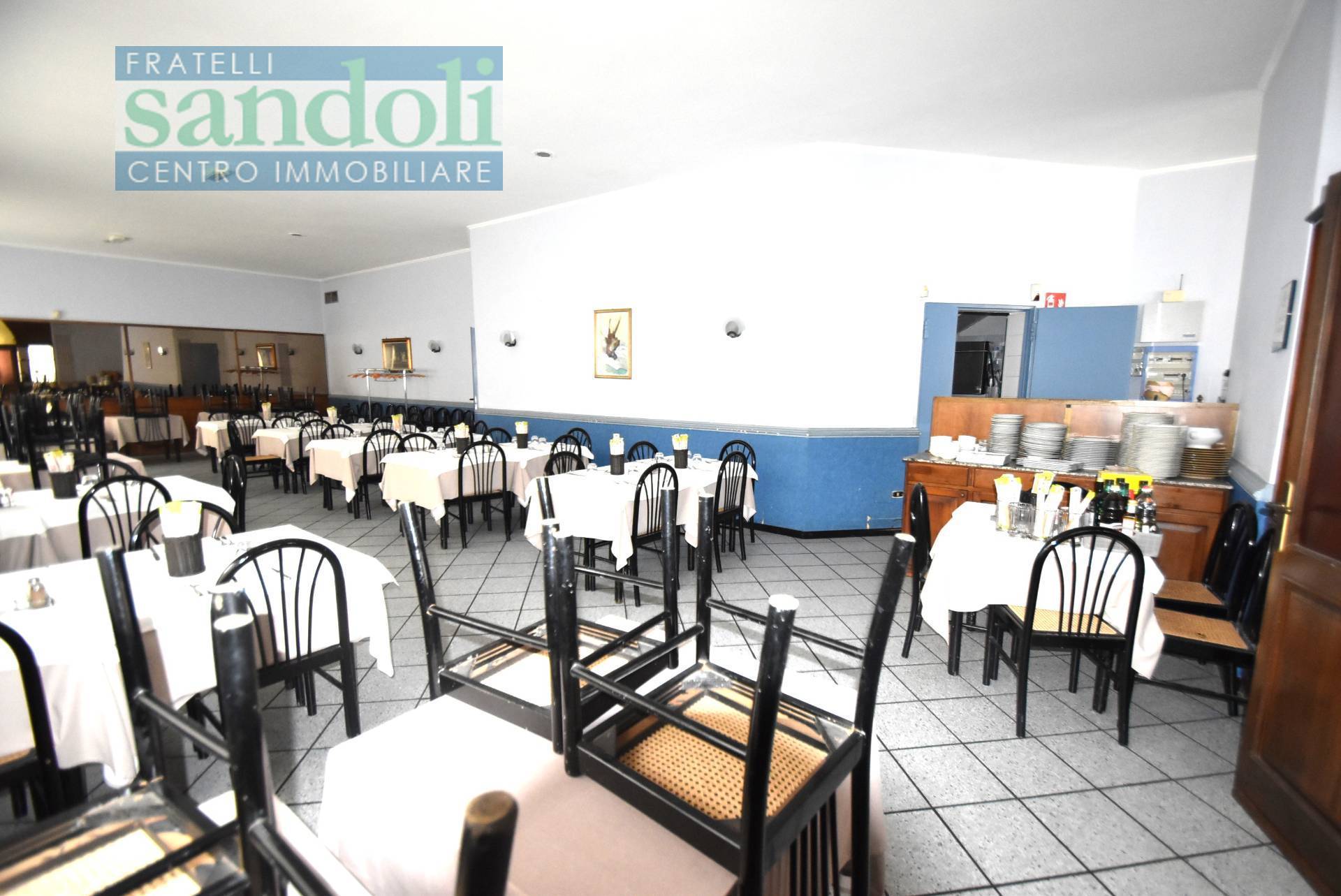 Locale commerciale in vendita a Vercelli, Semicentro