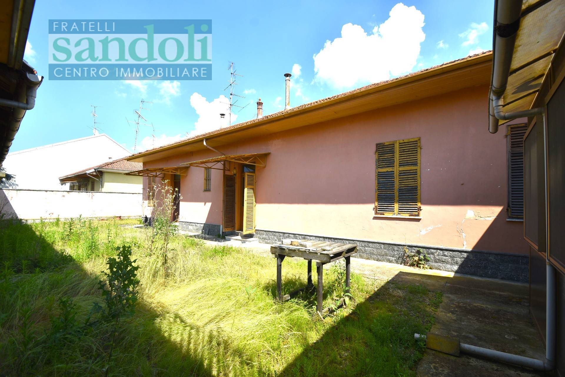 Indipendente in vendita a Vercelli, Canad