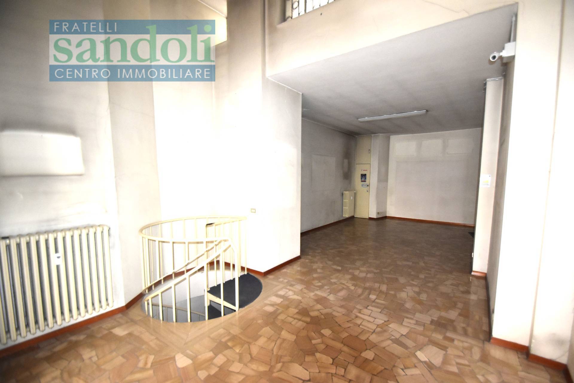 Negozio-Ufficio in vendita a Vercelli, Centro