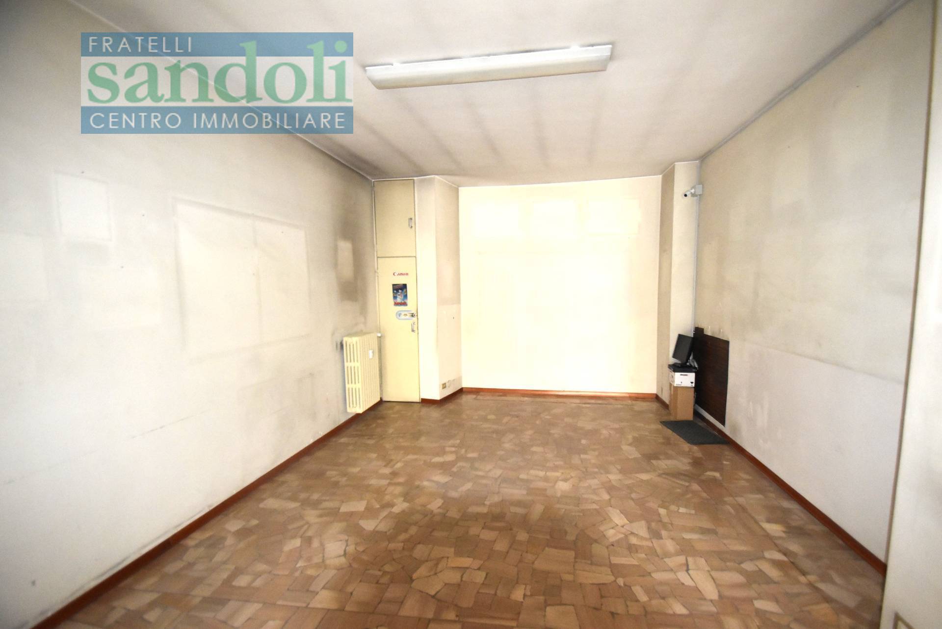 Negozio-Ufficio in vendita a Vercelli, Centro