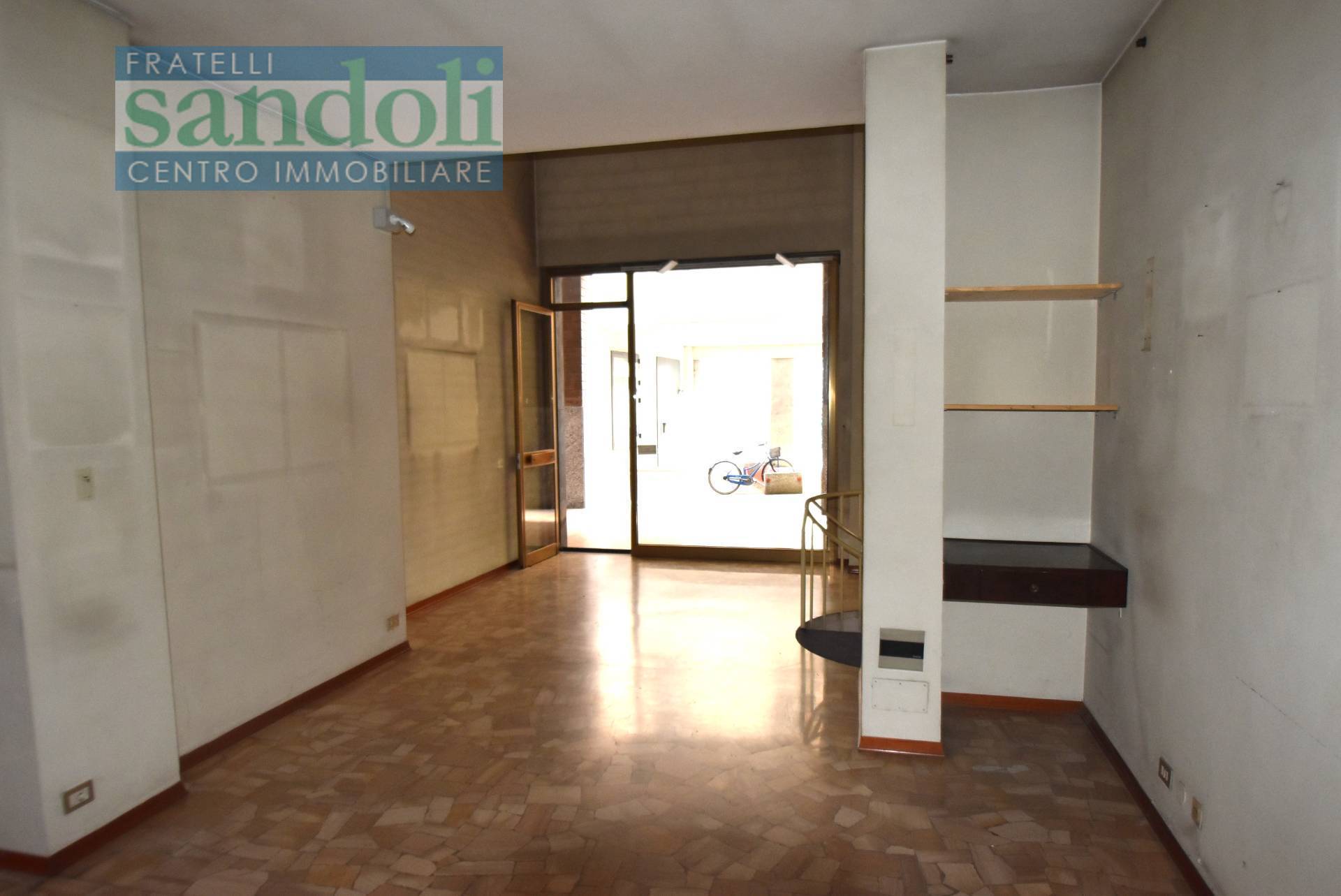 Negozio-Ufficio in vendita a Vercelli, Centro