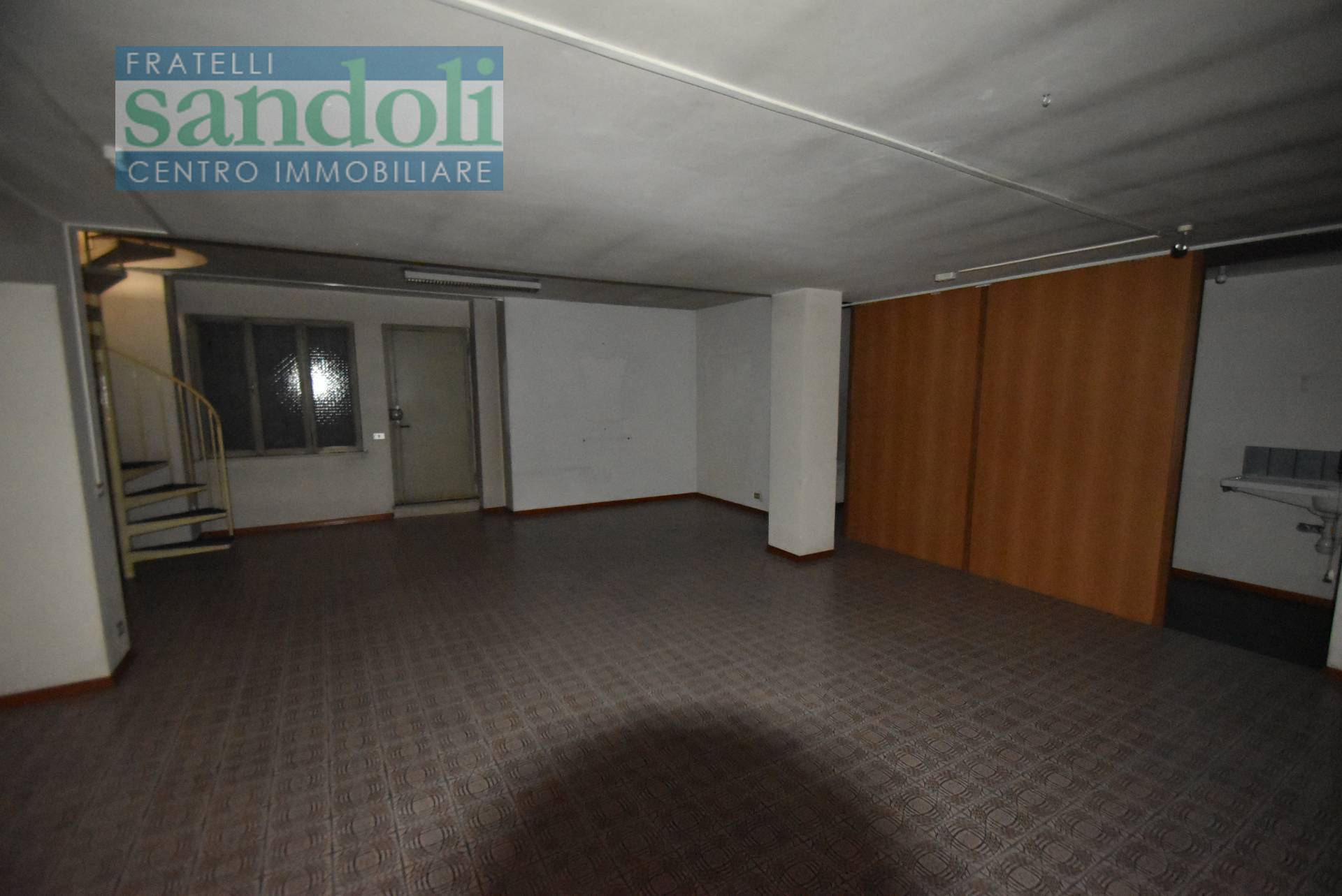 Negozio-Ufficio in vendita a Vercelli, Centro