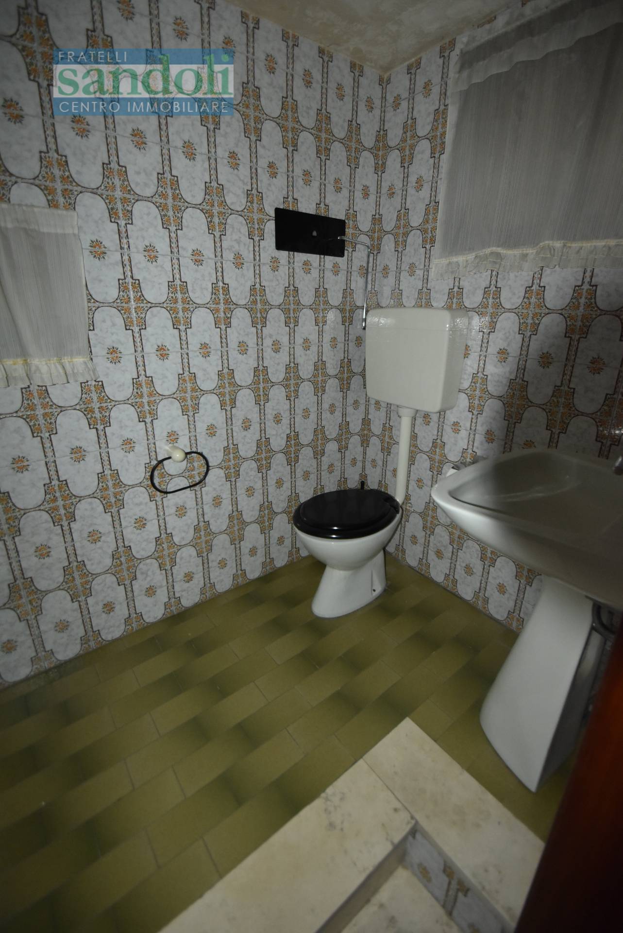 Negozio-Ufficio in vendita a Vercelli, Centro