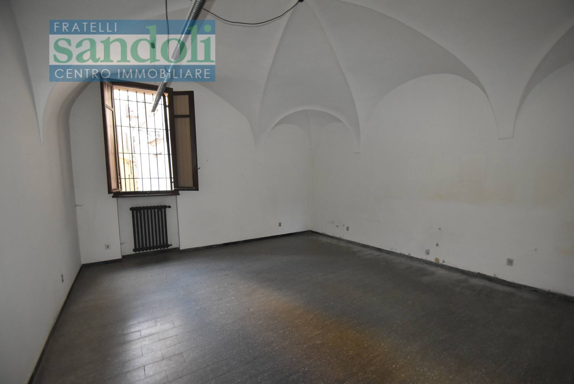 Ufficio in vendita a Vercelli, Centro