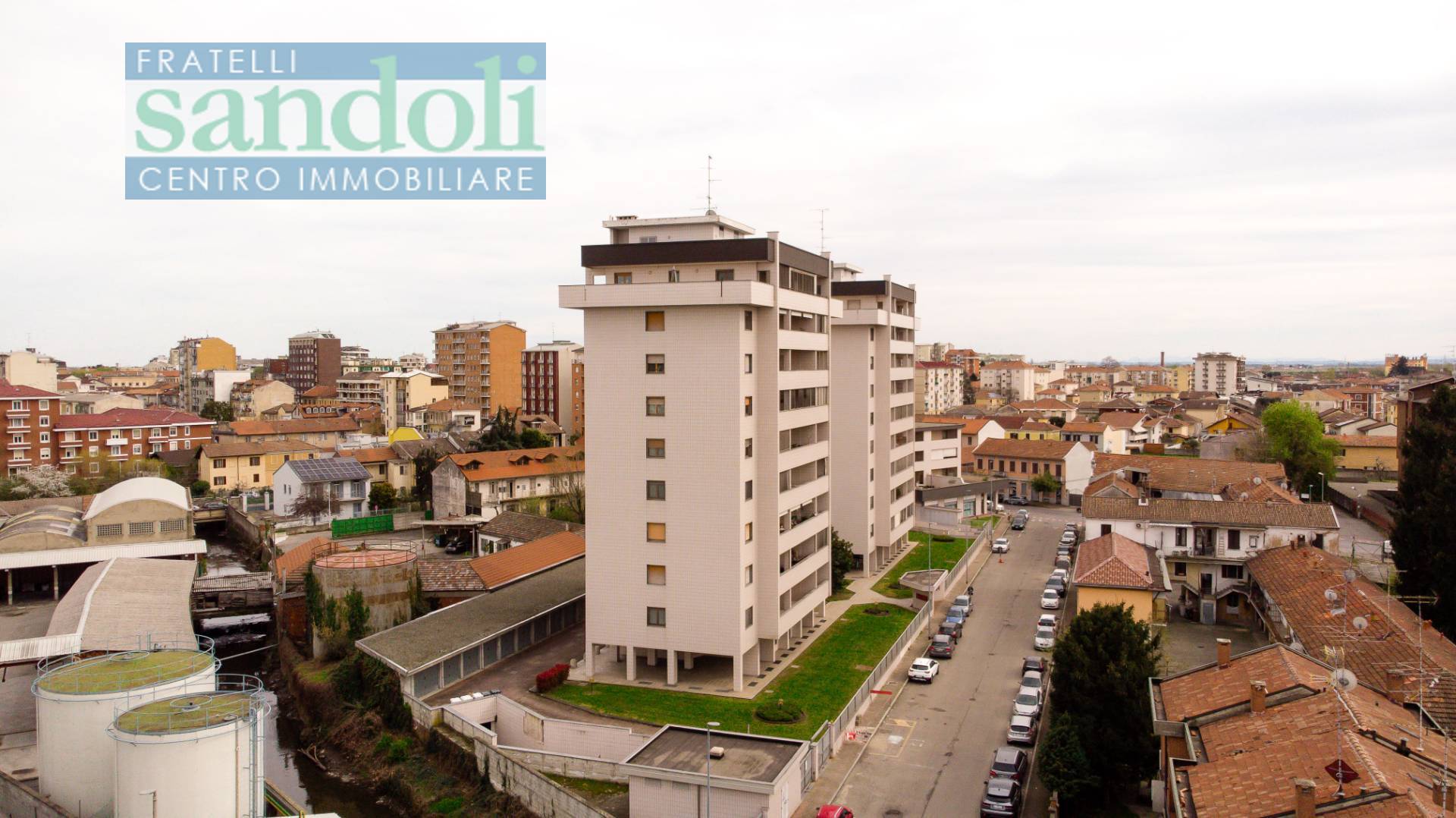 Stabile/Palazzo in vendita a Vercelli, Porta Torino