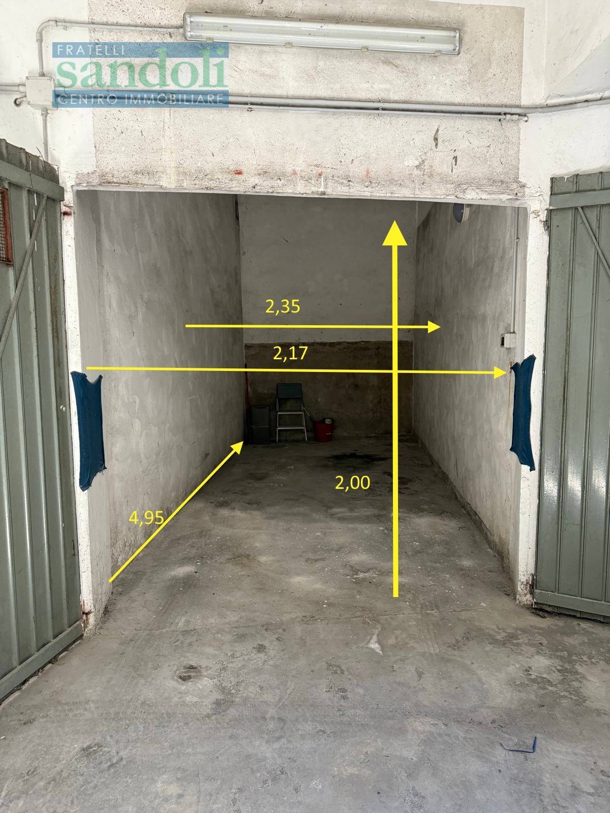 Box in affitto a Vercelli, Semicentro