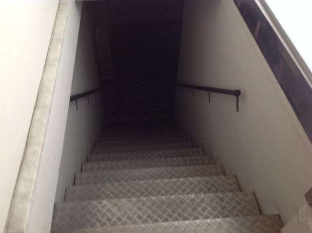 Locale commerciale in vendita a Vercelli, Centro