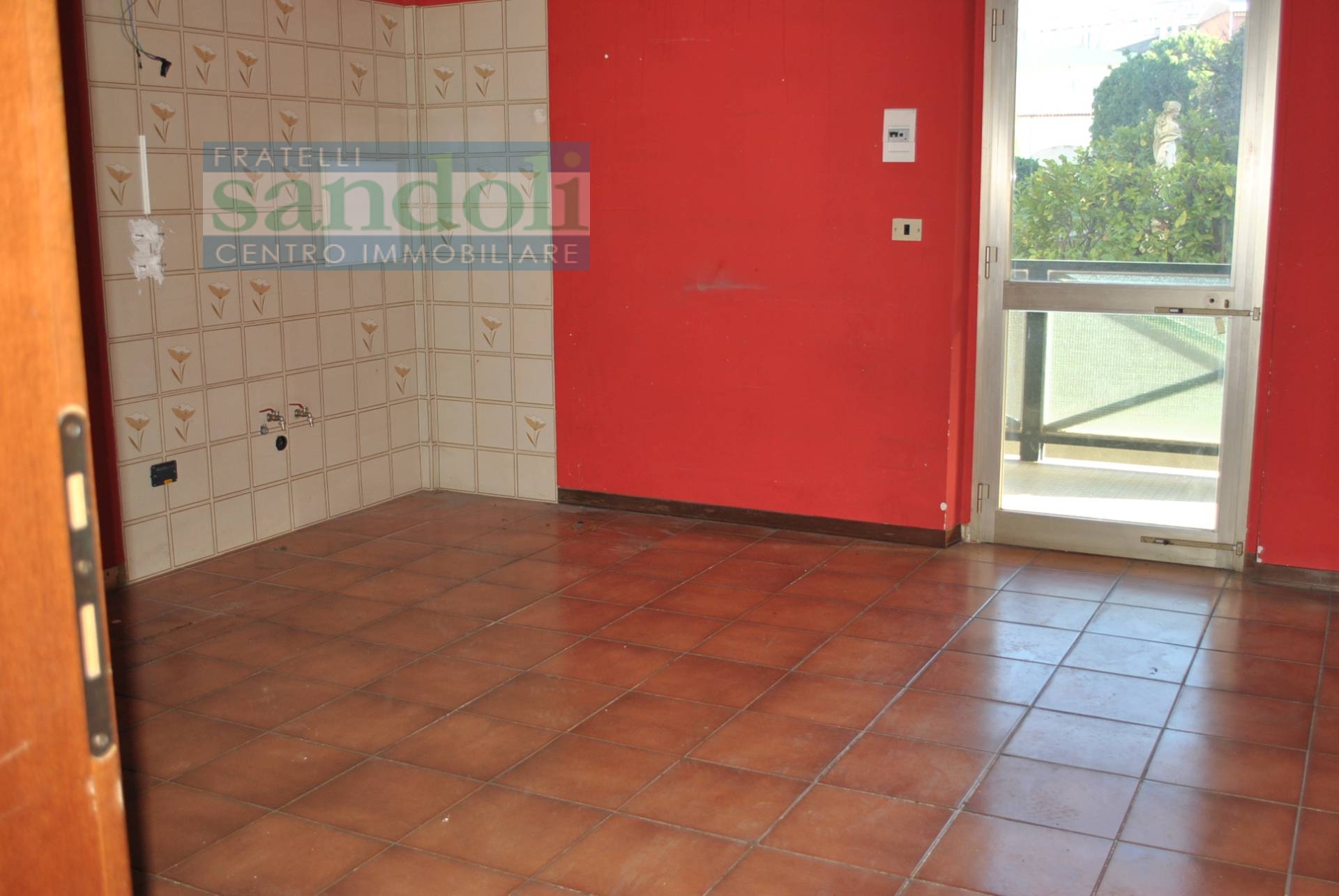 Locale commerciale in vendita a Vercelli, Viale Rimembranza