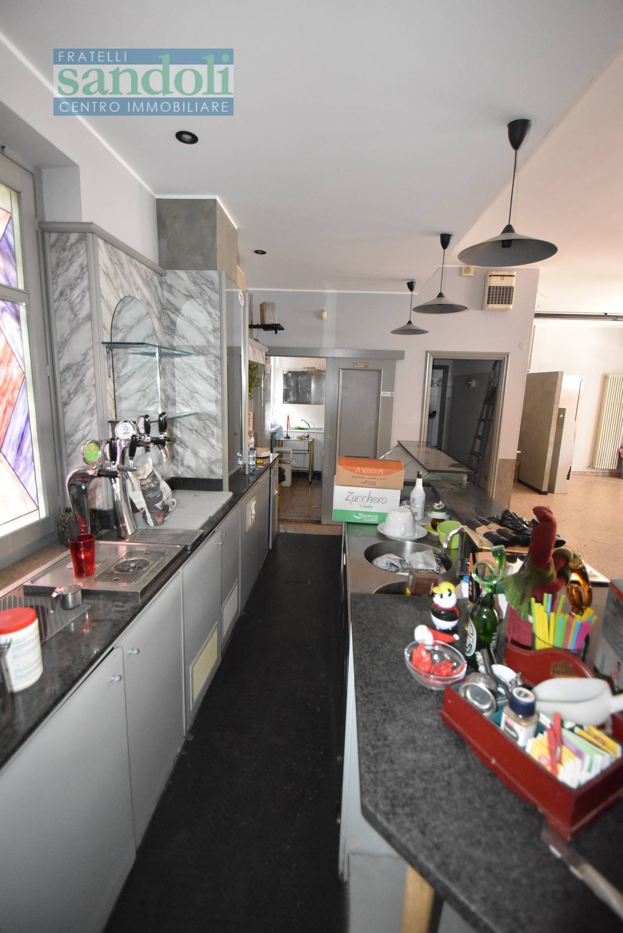 Locale commerciale in vendita a Santhi