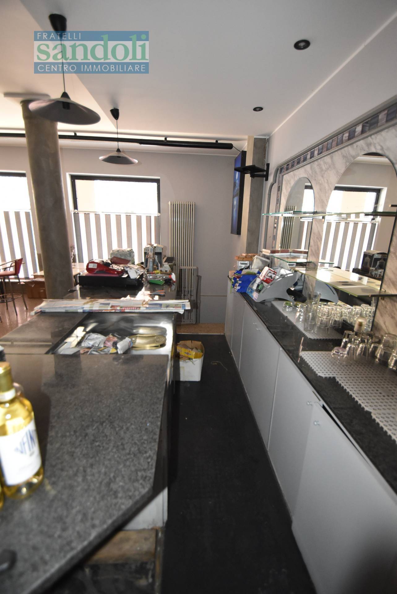 Locale commerciale in vendita a Santhi