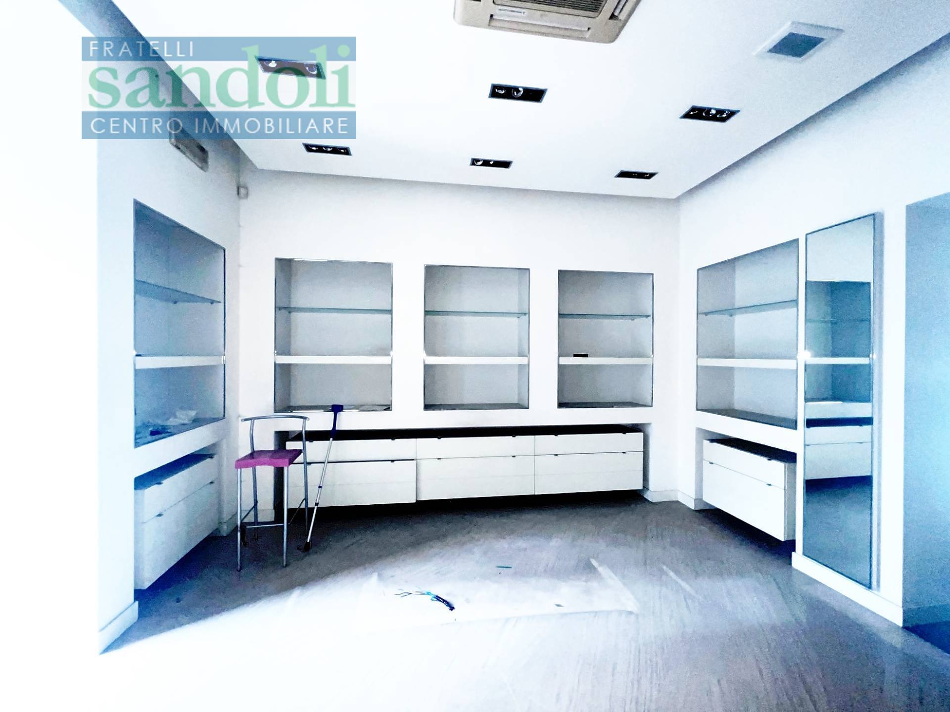 Negozio-Ufficio in affitto a Vercelli, Centro