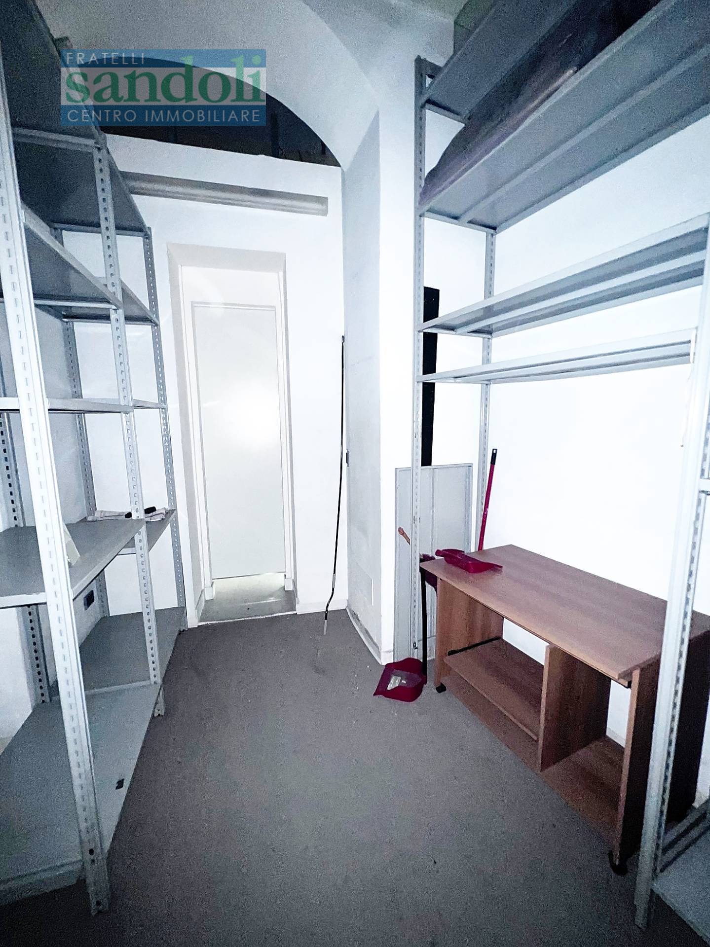 Negozio-Ufficio in affitto a Vercelli, Centro