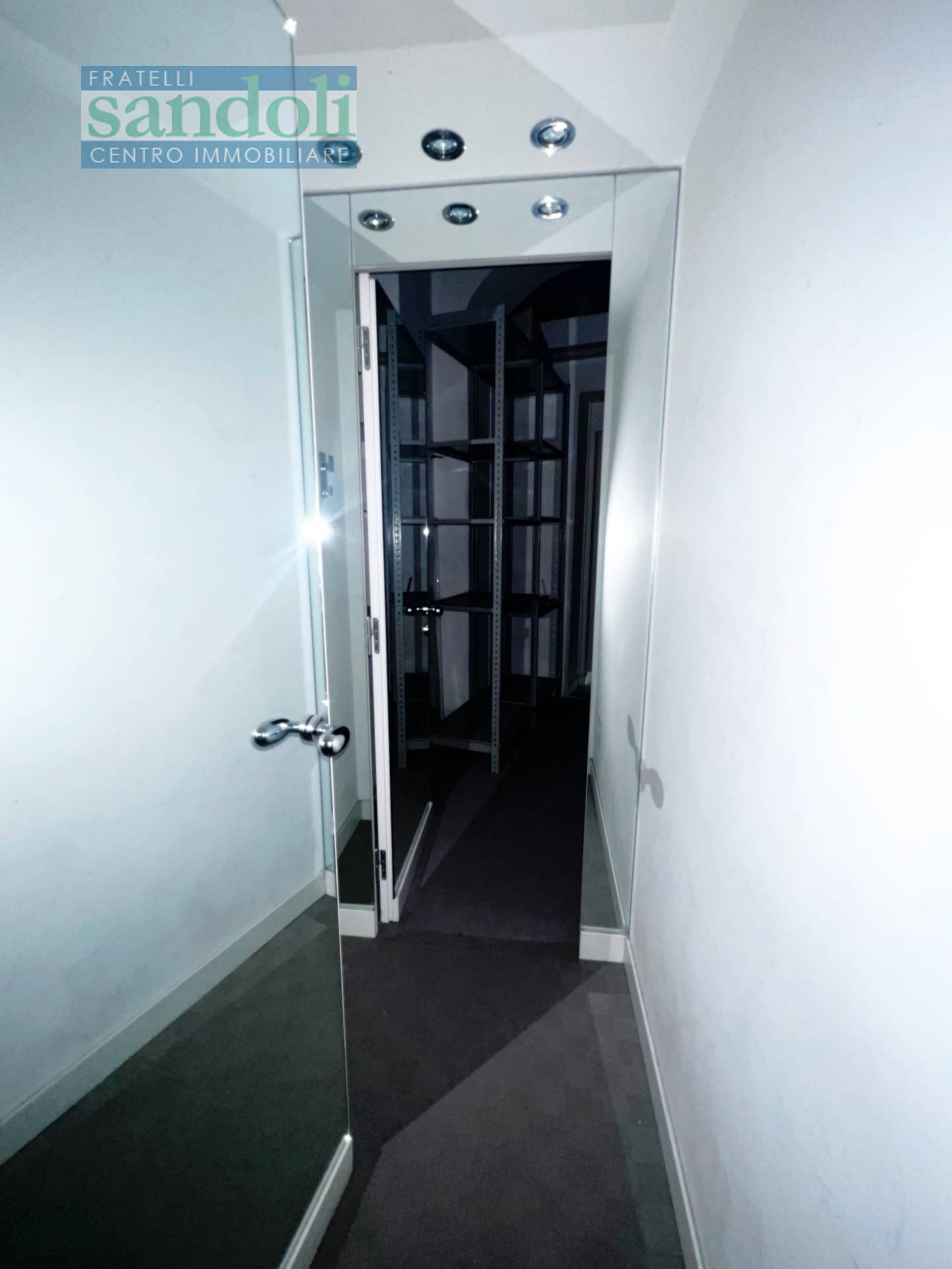 Negozio-Ufficio in affitto a Vercelli, Centro