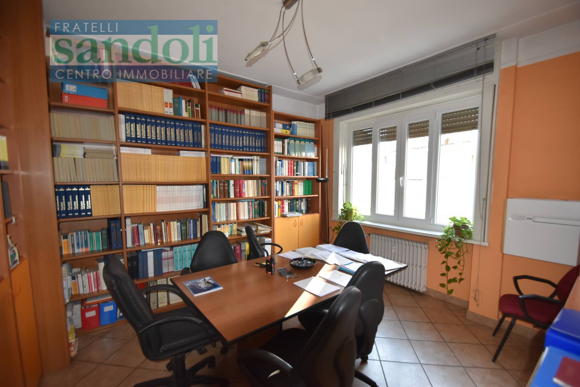 Ufficio in vendita a Vercelli, Centro