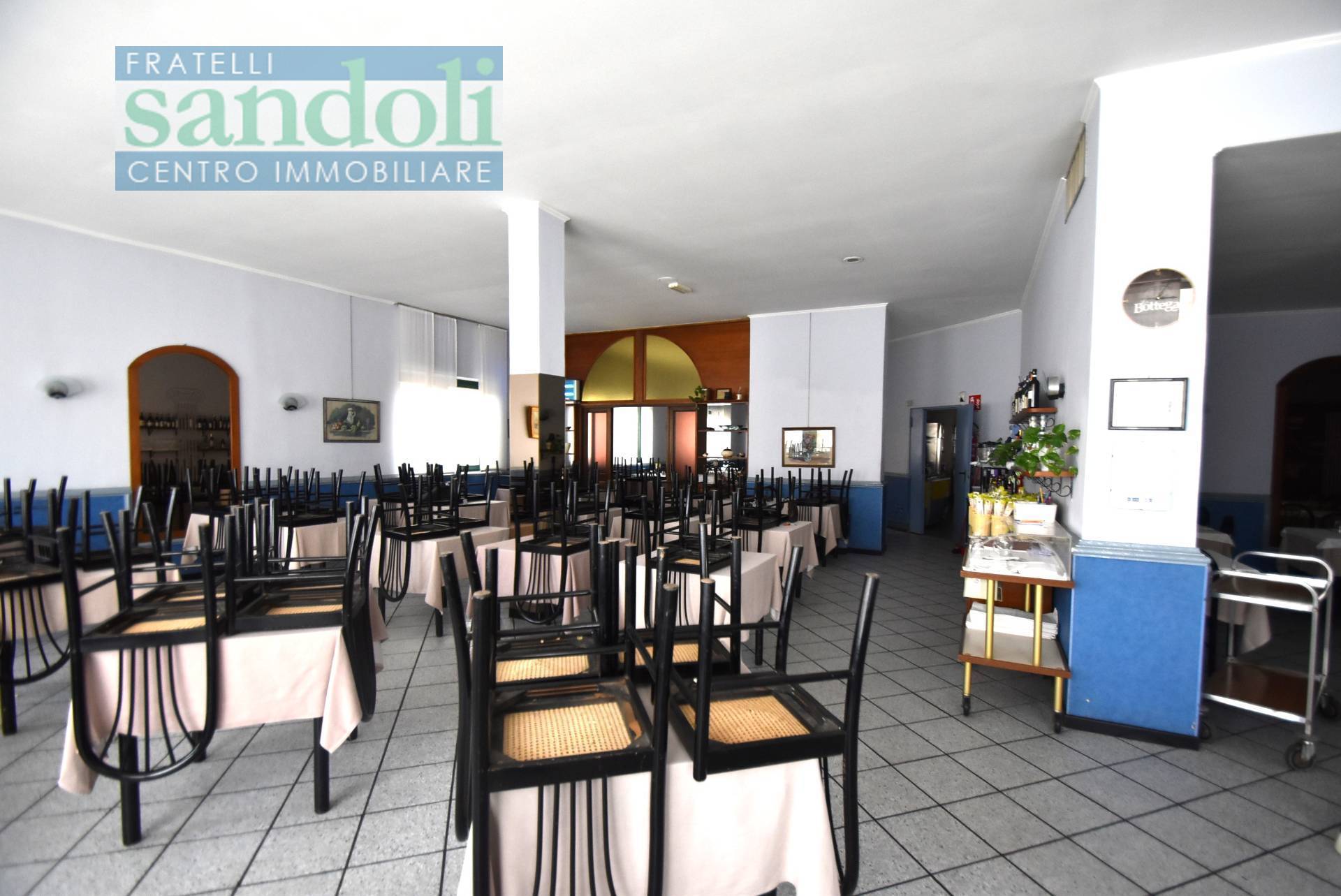 Locale commerciale in vendita a Vercelli, Semicentro