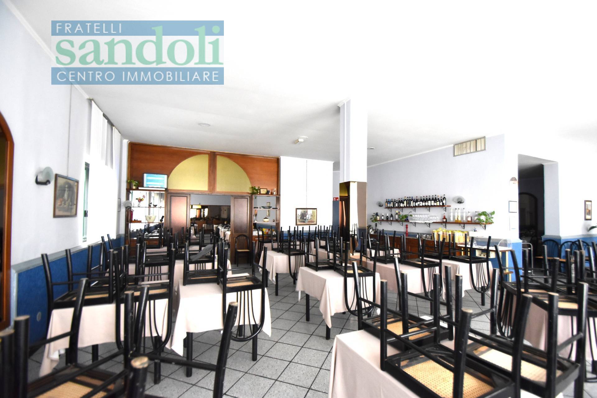 Locale commerciale in vendita a Vercelli, Semicentro