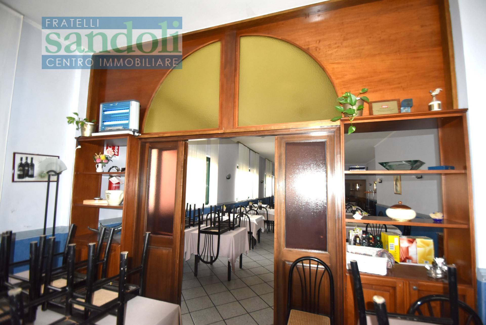 Locale commerciale in vendita a Vercelli, Semicentro