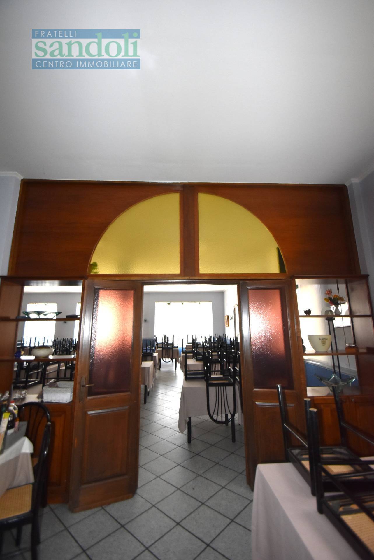 Locale commerciale in vendita a Vercelli, Semicentro