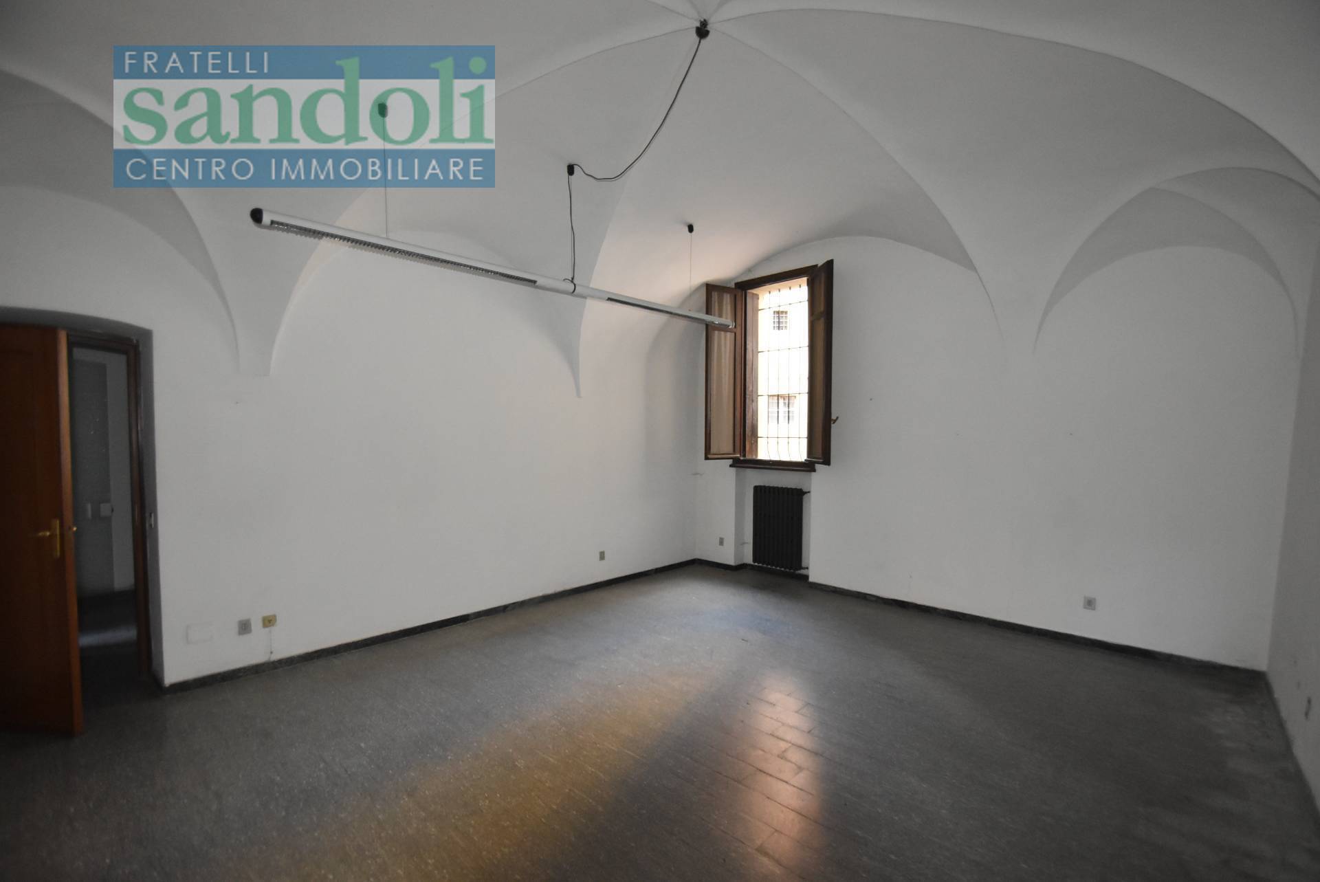 Ufficio in vendita a Vercelli, Centro