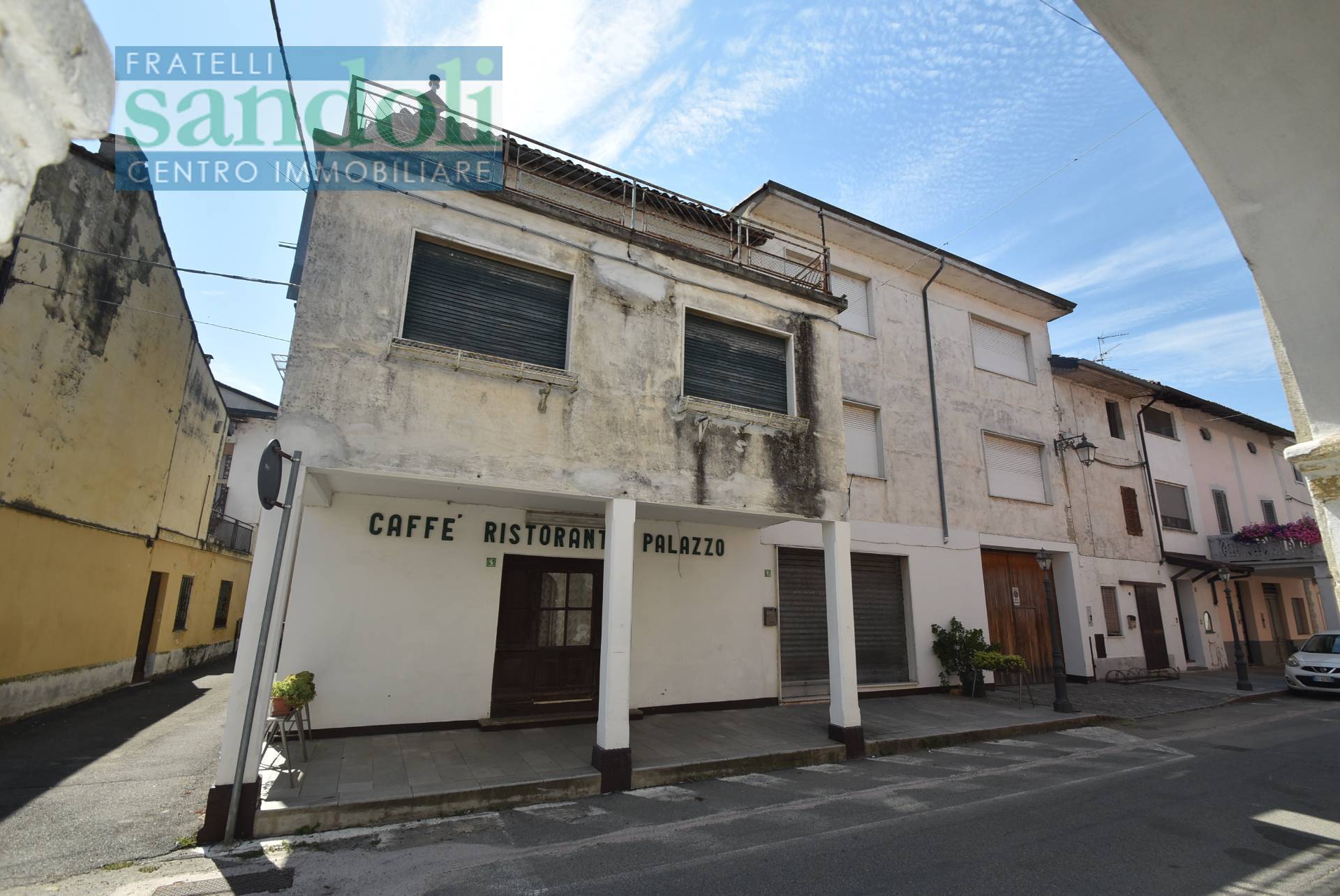 Locale commerciale in vendita a Palazzolo Vercellese