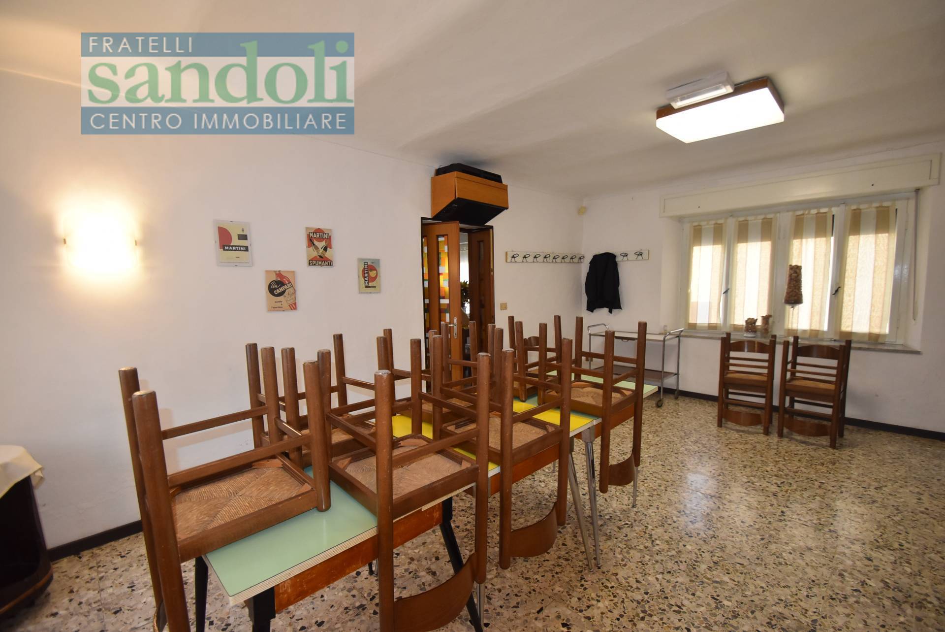 Locale commerciale in vendita a Palazzolo Vercellese