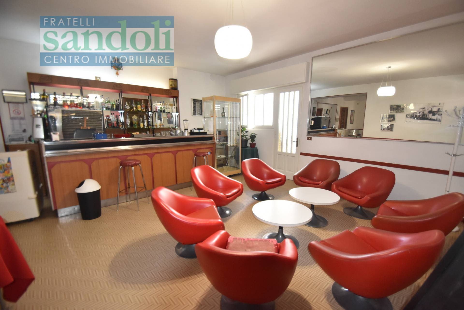 Locale commerciale in vendita a Palazzolo Vercellese