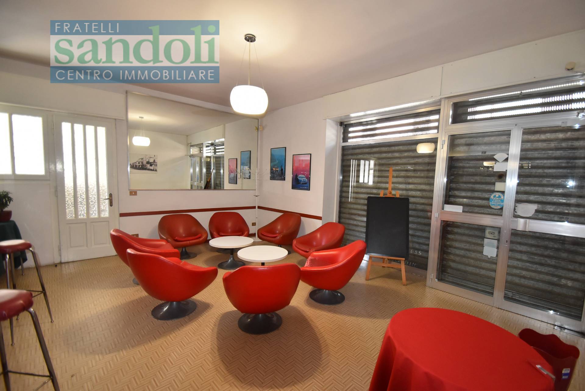 Locale commerciale in vendita a Palazzolo Vercellese