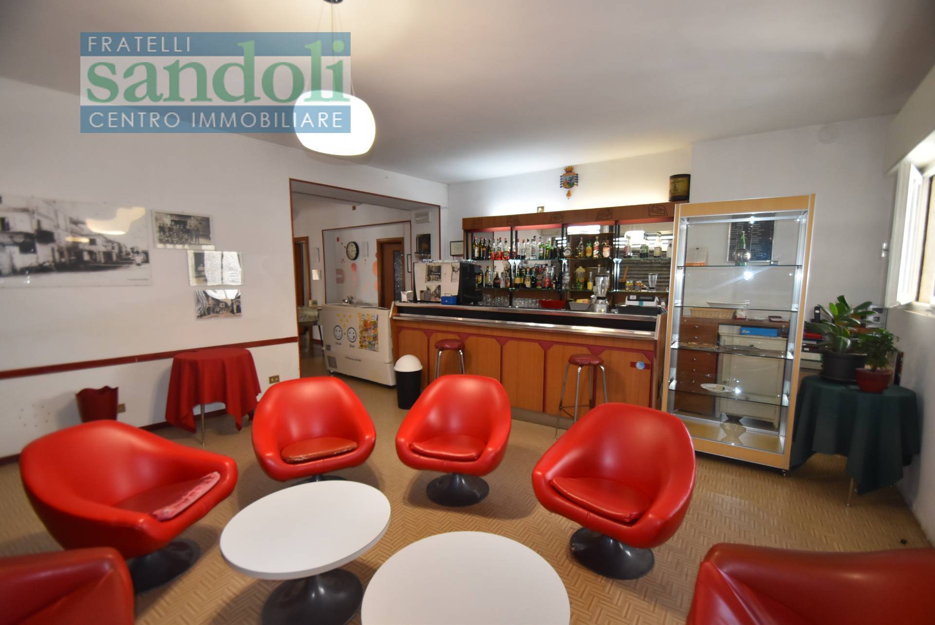 Locale commerciale in vendita a Palazzolo Vercellese