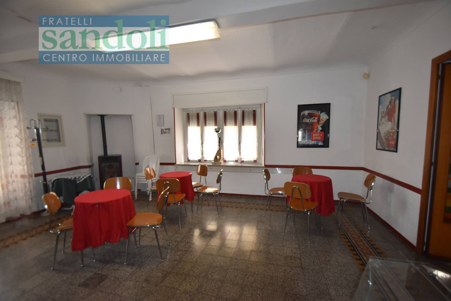 Locale commerciale in vendita a Palazzolo Vercellese