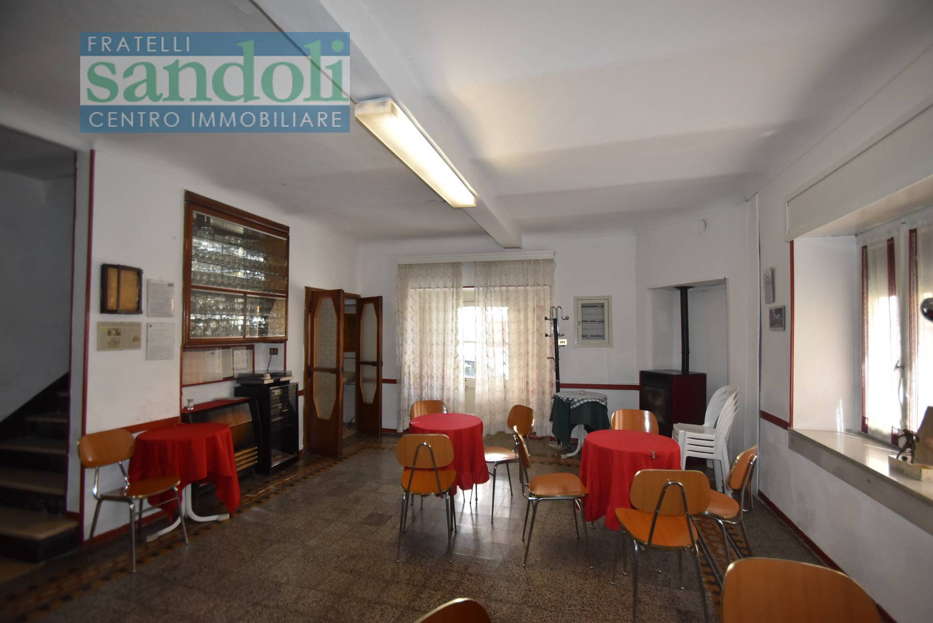 Locale commerciale in vendita a Palazzolo Vercellese