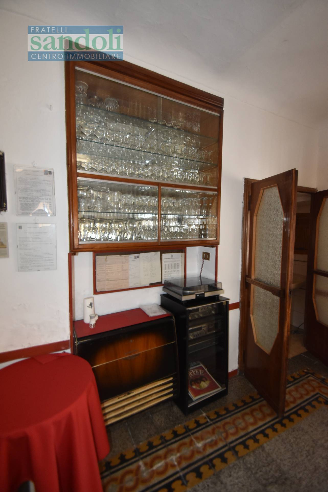 Locale commerciale in vendita a Palazzolo Vercellese