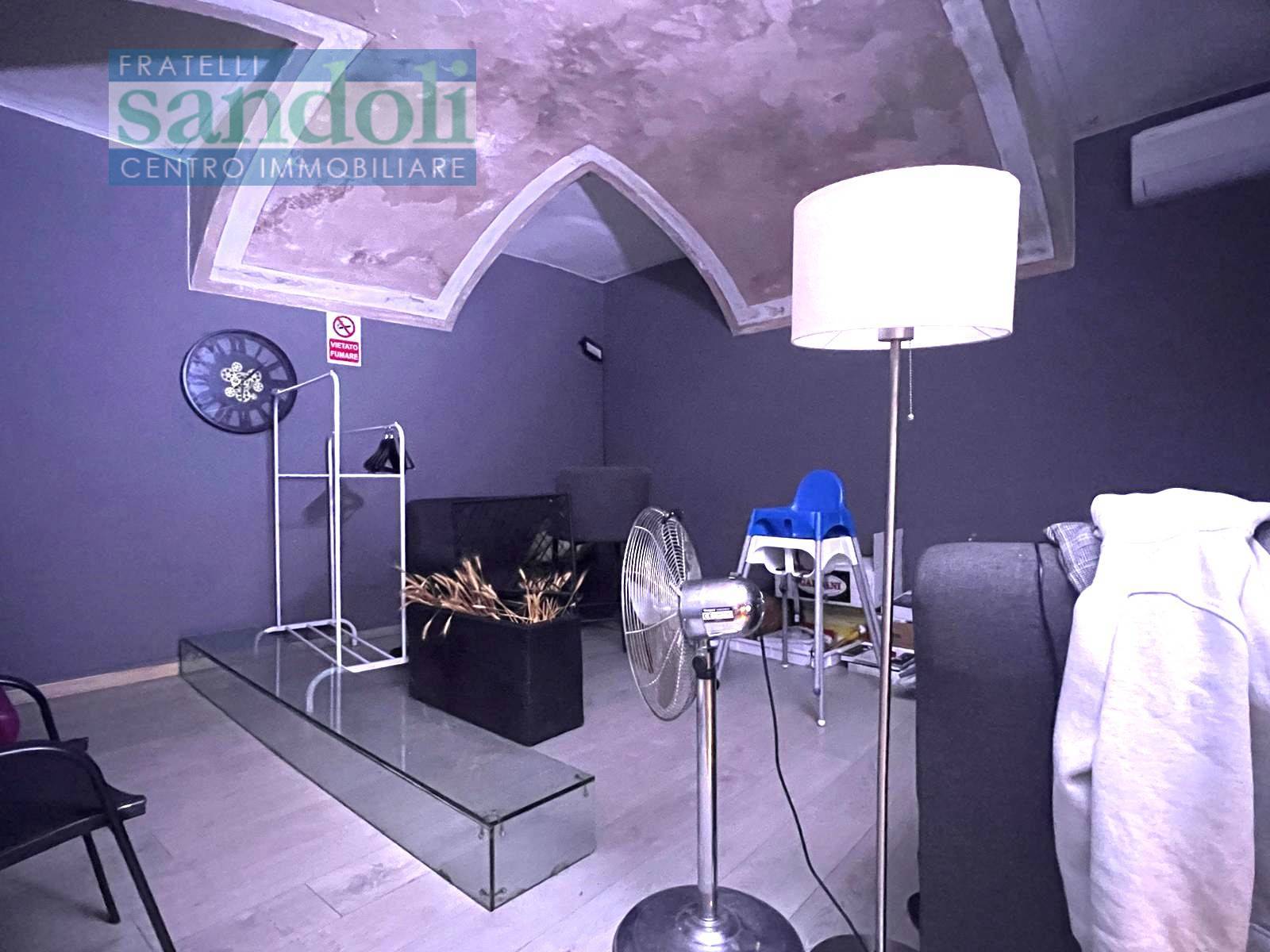 Negozio-Ufficio in affitto a Vercelli, Centro