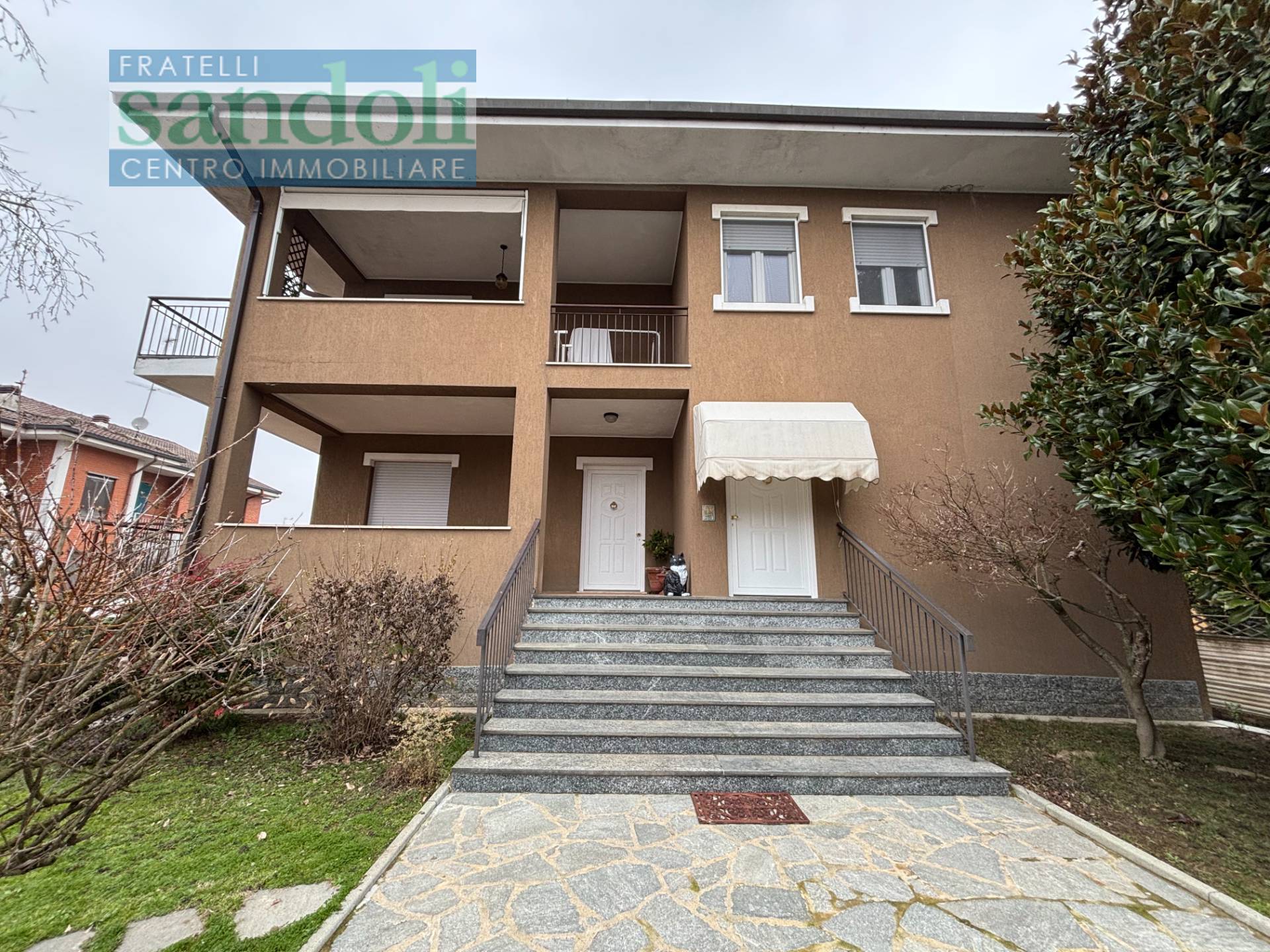 Villa bifamiliare in vendita a Caresanablot, Paesi