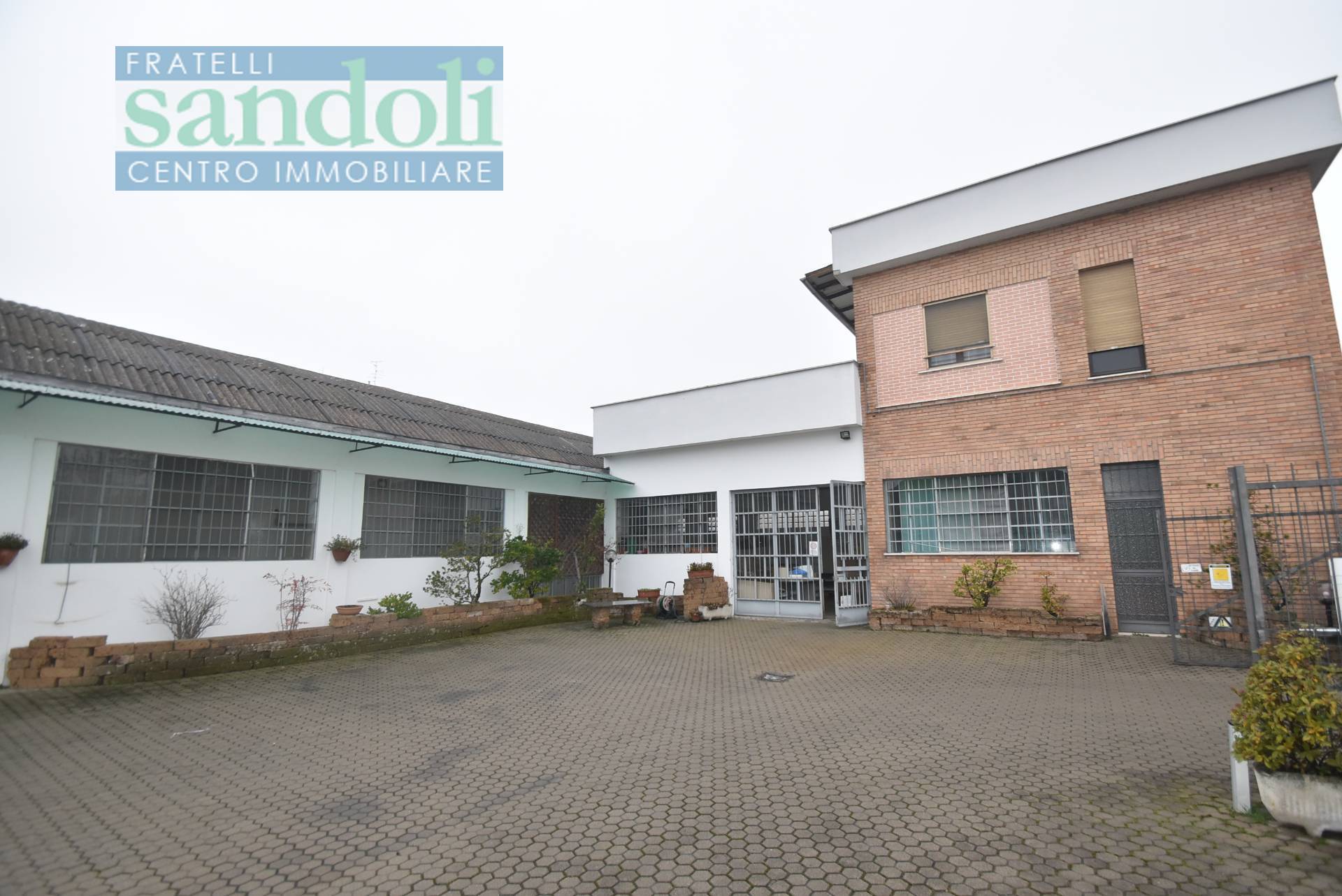 Capannone in affitto a Vercelli, Porta Torino